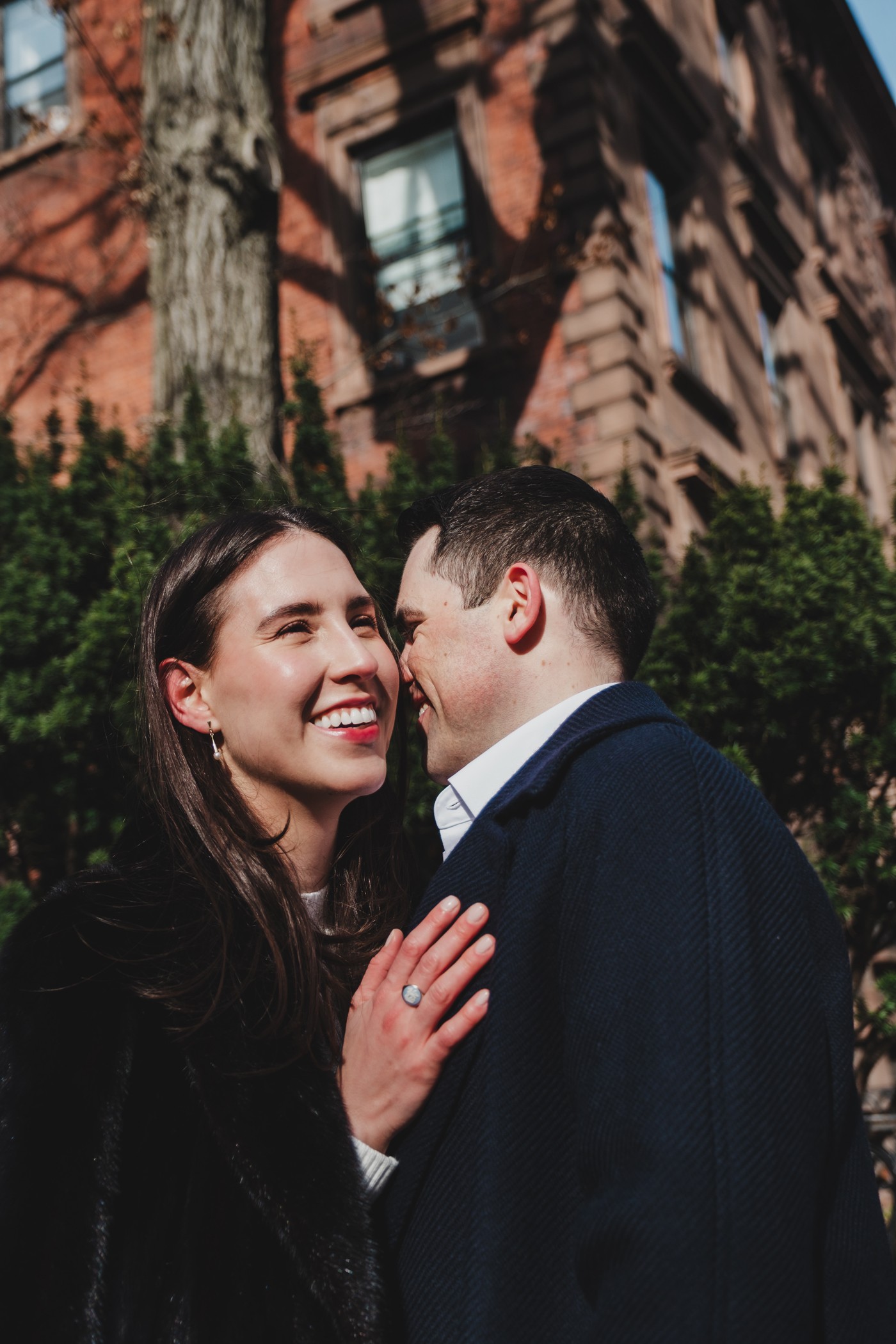 romantic-couple-portrait-new-york-brownstone-katt-jones-photography