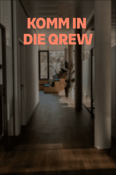 Uniqbit Büro mit Slogan 'Komm in die Qrew'