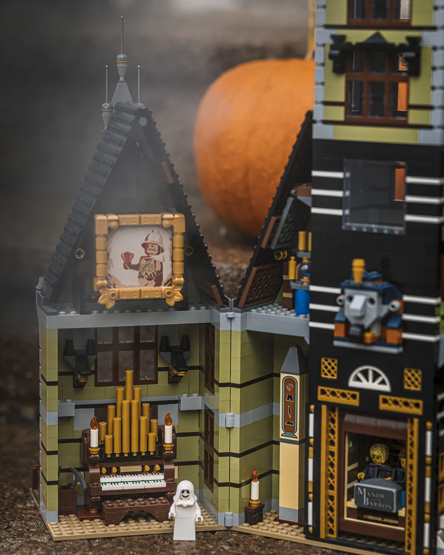 LEGO Icons 10273 Haunted House
