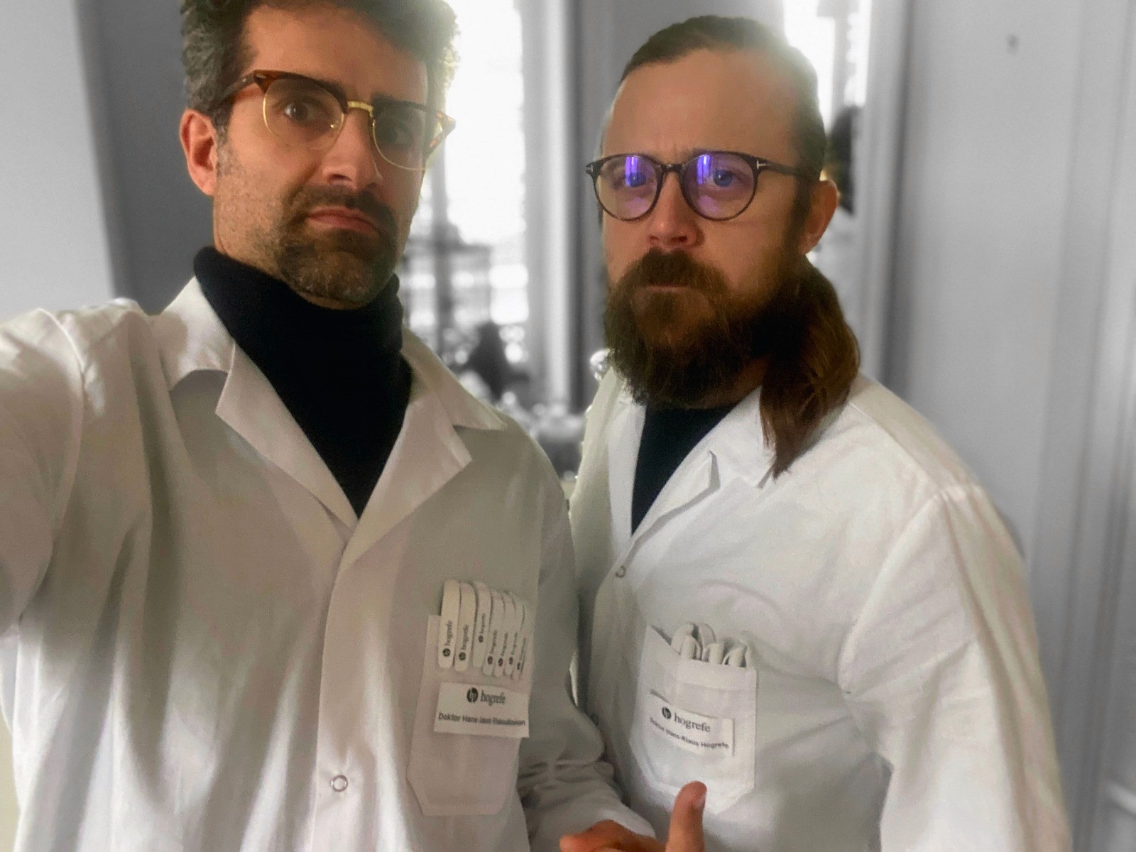 Les animateurs de La Jeance en faux scientifiques lors du team building de Hogrefe