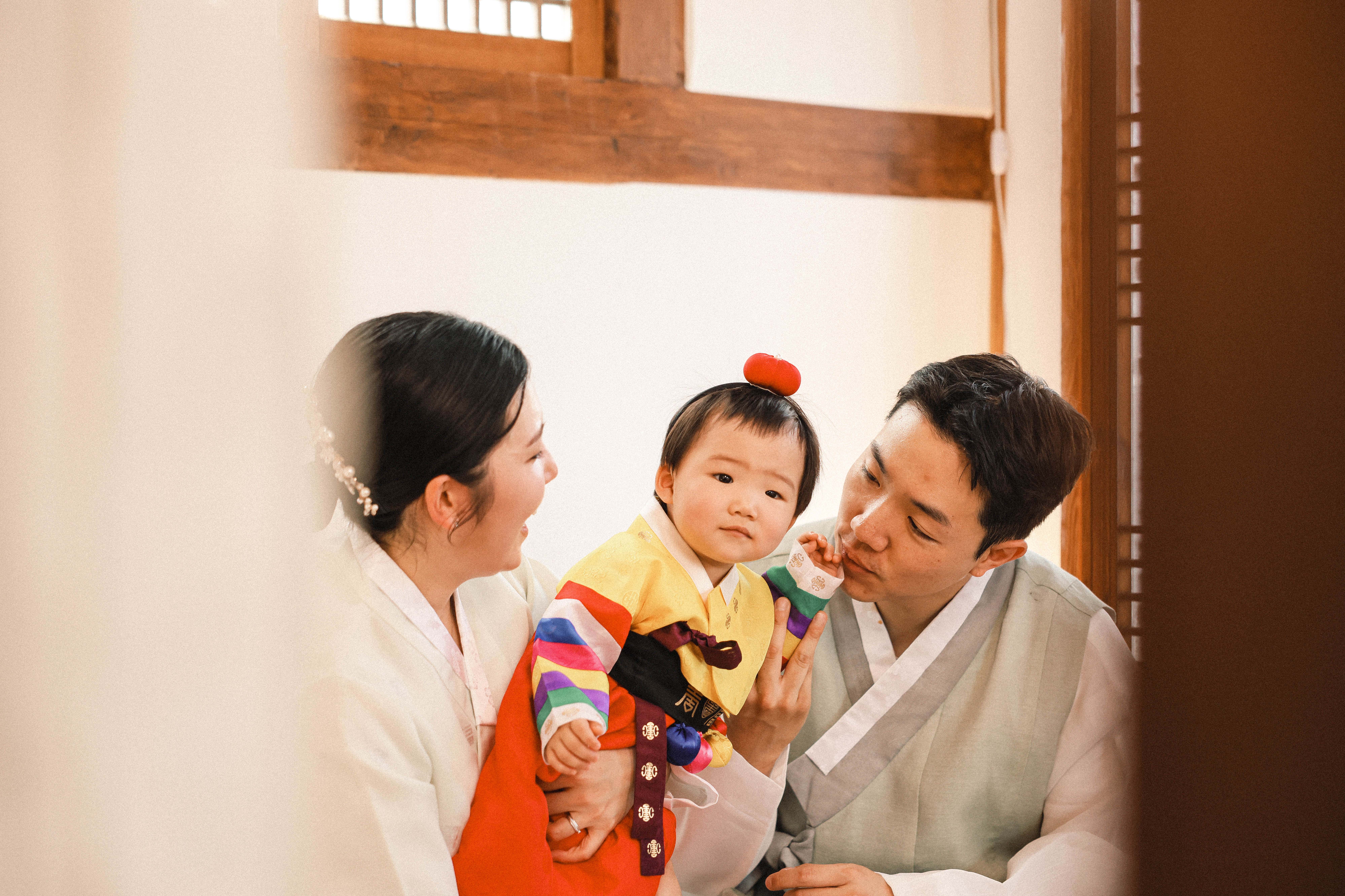 종로 유일한옥 돌잔치 촬영 후기 | 차곡차곡필름이 담아낸 북촌 유일한옥과 운현궁 한복돌스냅