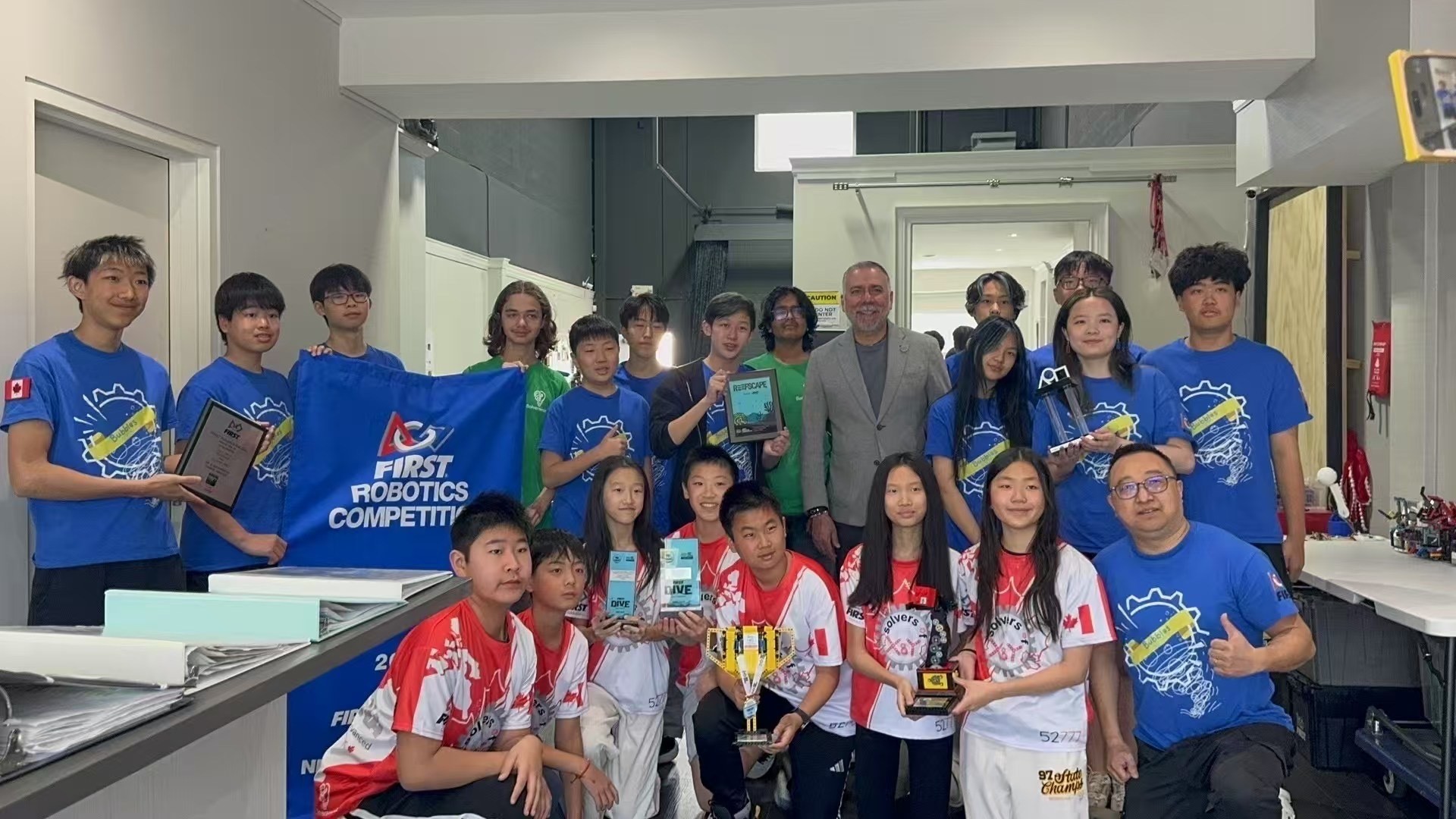 Mayor Tom Mrakas congratulates FRC Team 10015 Bubbles and FLL Team 52777 Solvers of X&Y