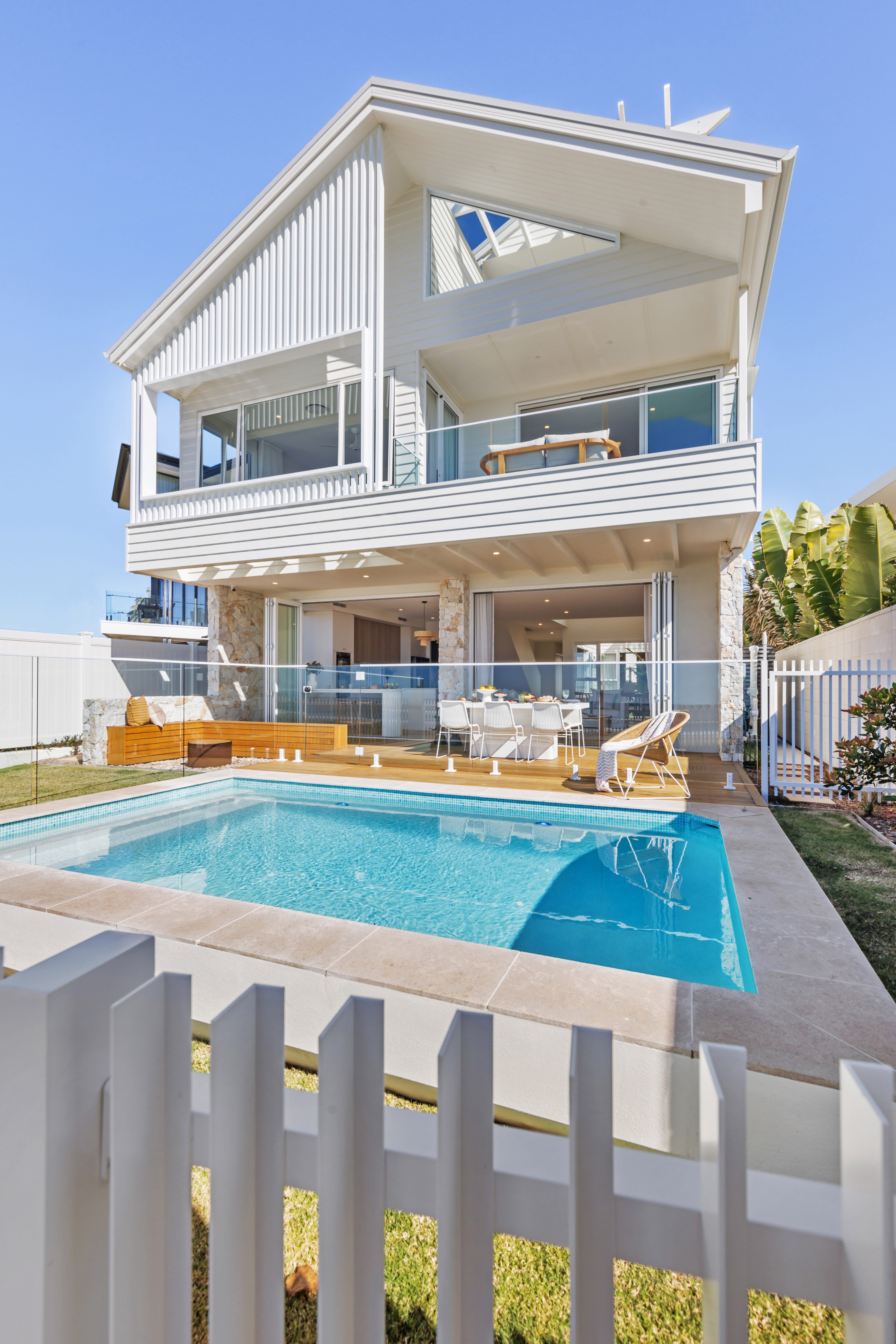 https://www.realestate.com.au/news-image/w_5465%2Ch_8193/v1691708654/stock-assets/brand-partnerships-shoots/rsl-art-union/Currumbin/210-Edit.jpg?_i=AA