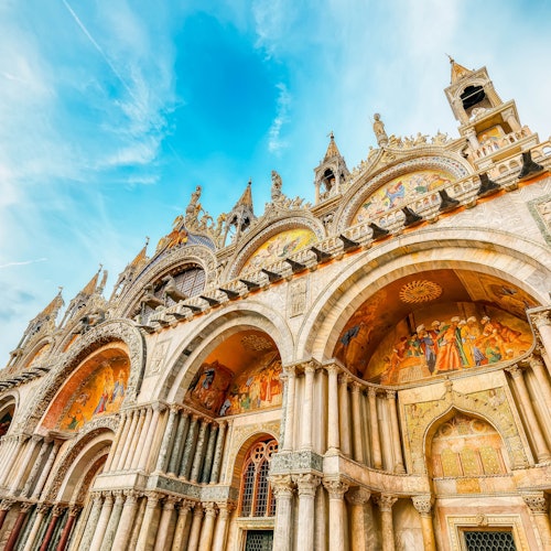 La facciata della Basilica di San Marco