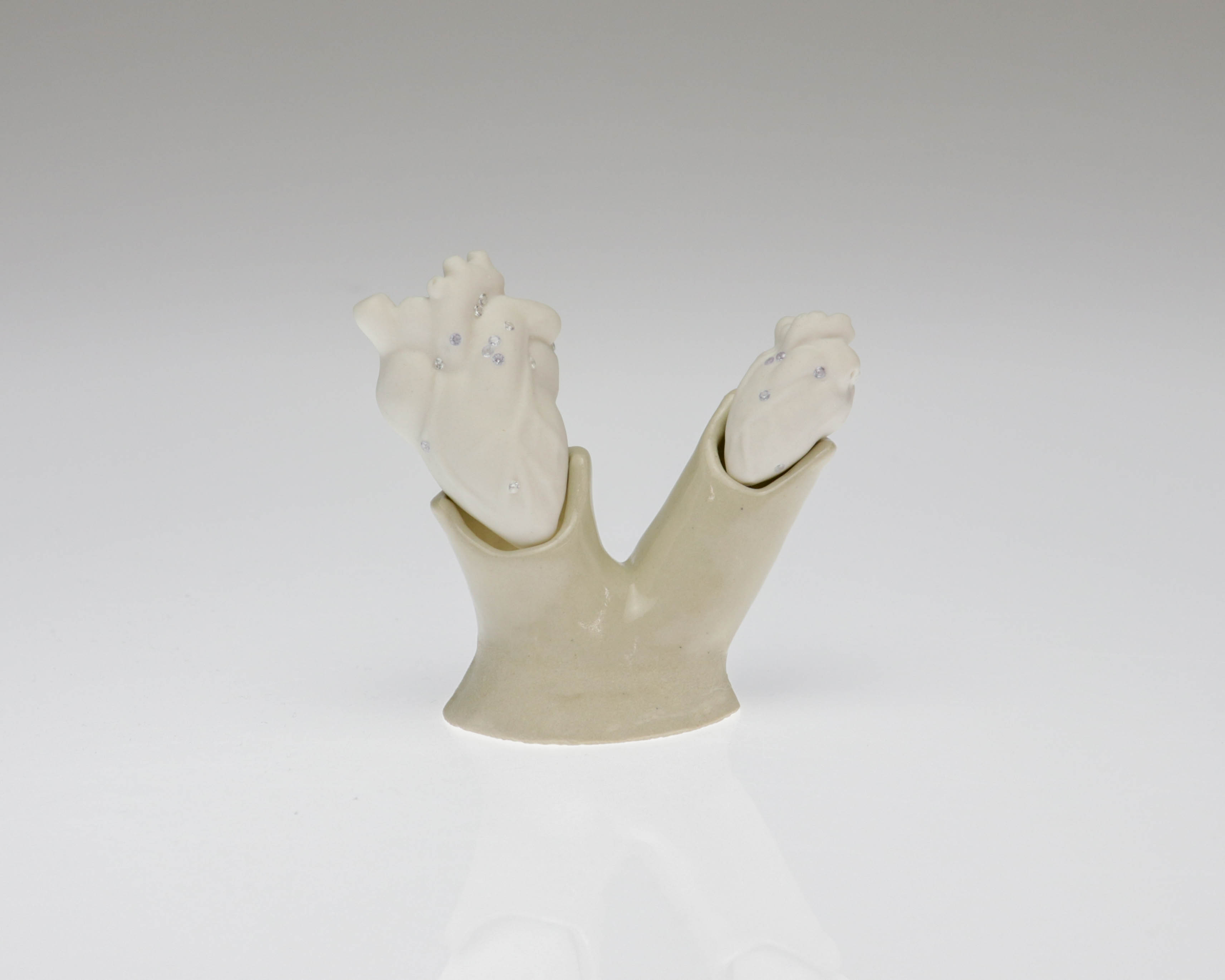 Individual view of a unique ceramic heart from Perfect Imperfection series by Yuxin Song. Highlighting cracks with cubic zirconia and mica powder. Light-up sculpture made with resin, 2022.