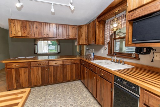 Photo 10 of 109 N Rogers Street, Dodgeville