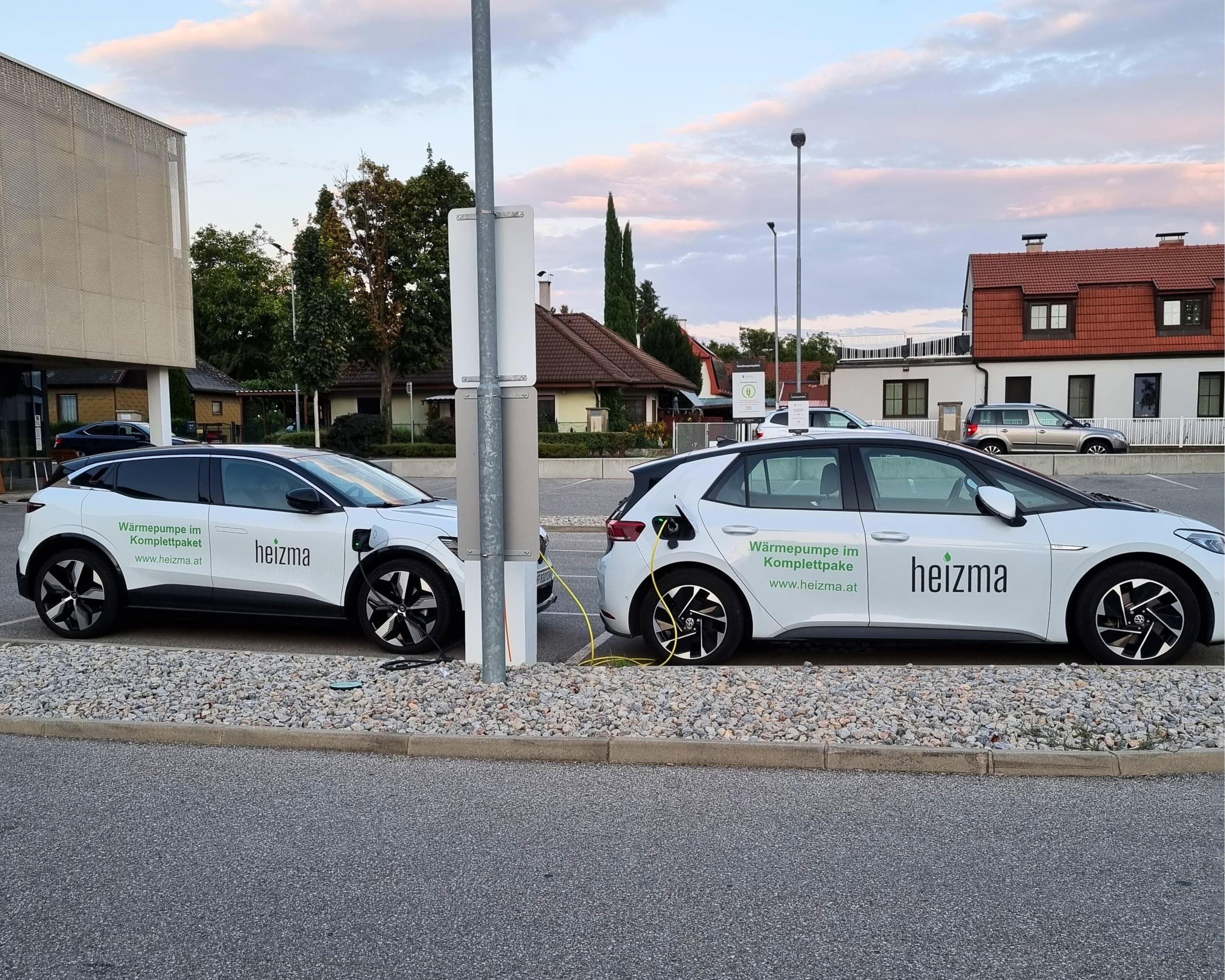 Heizma Autos bei E-Ladestation