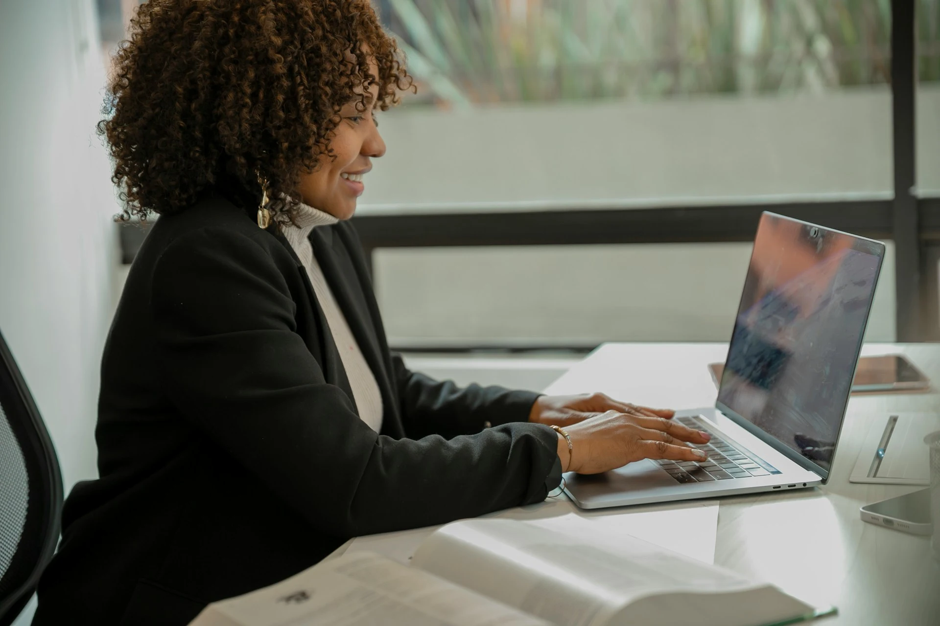 Employee working with an LLM on a computer