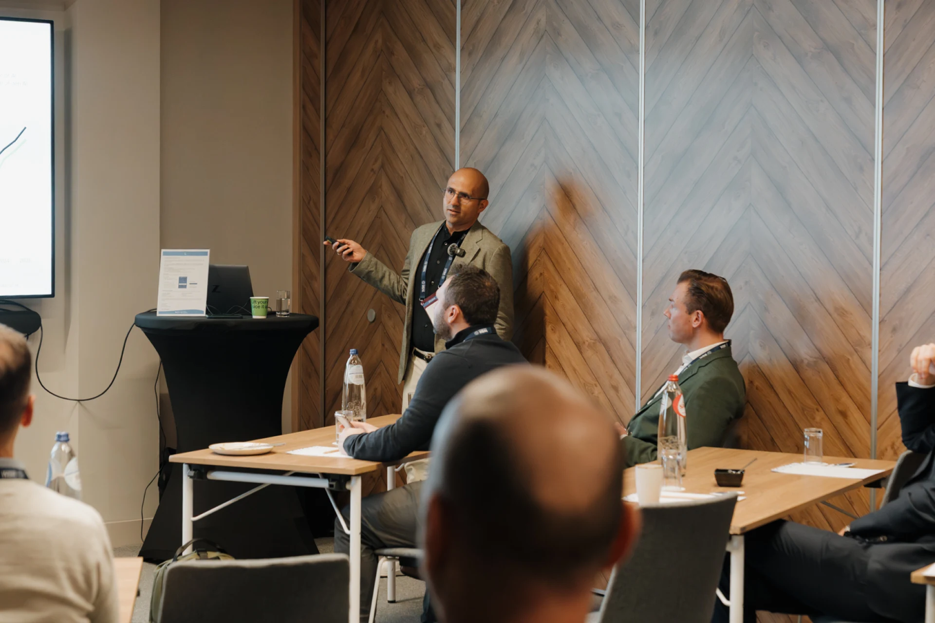 Image of Ernesto talking about IC
