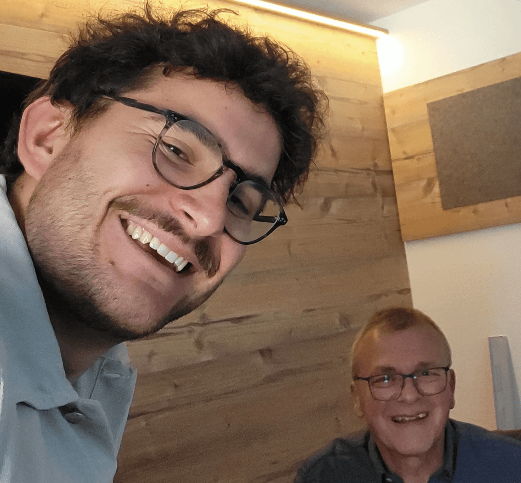 Selfie mit einem zufriedenen Kunden