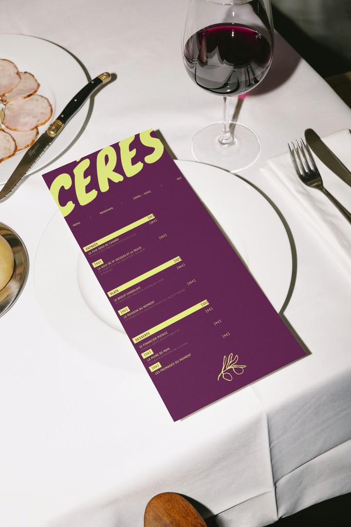 Menu du restaurant Au fil du goût, avec mise en page soignée, typographie claire et design graphique élégant. Chaque élément reflète l’identité visuelle du restaurant.