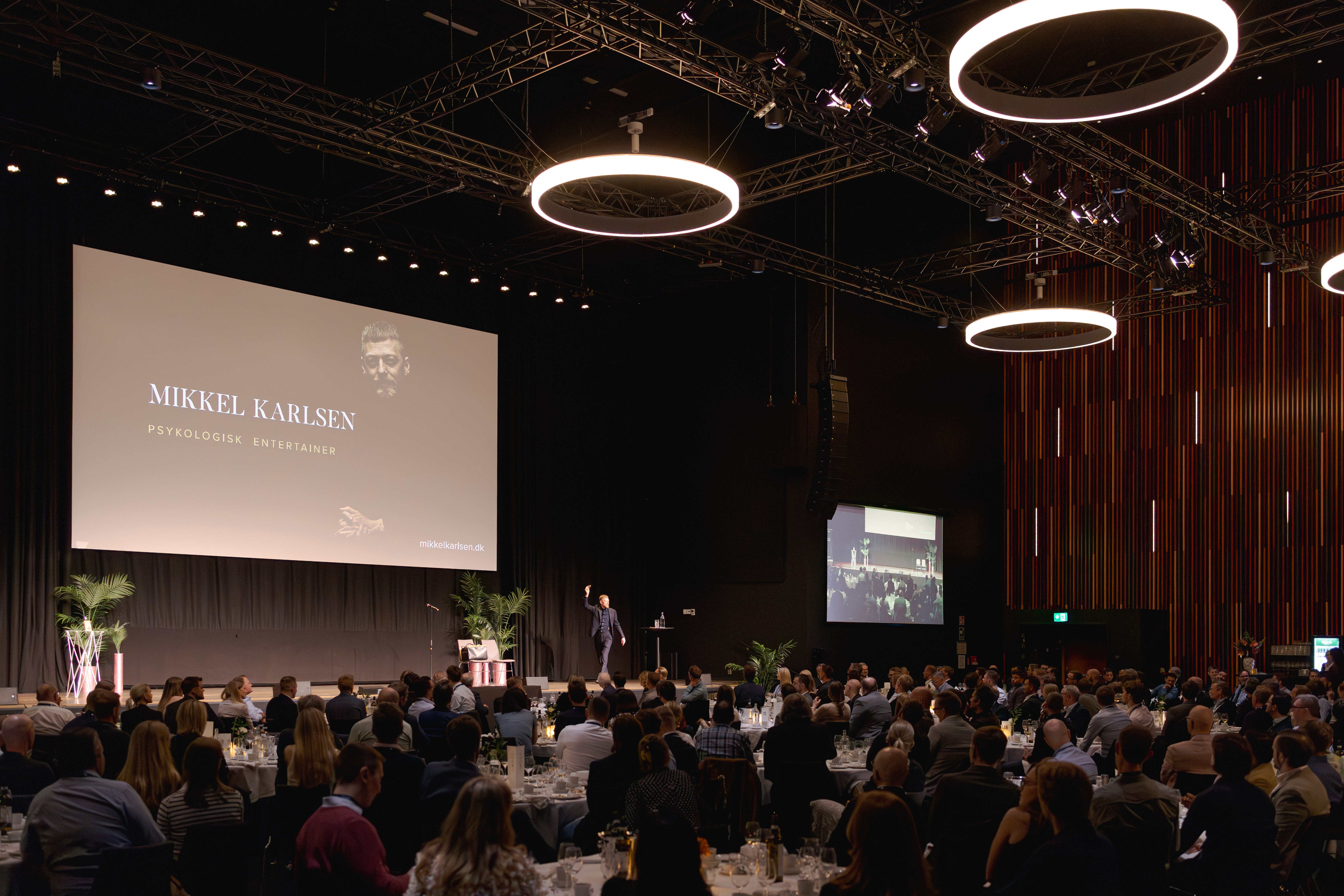 Mikkel Karlsen optræder for Danske Bank i Malmö