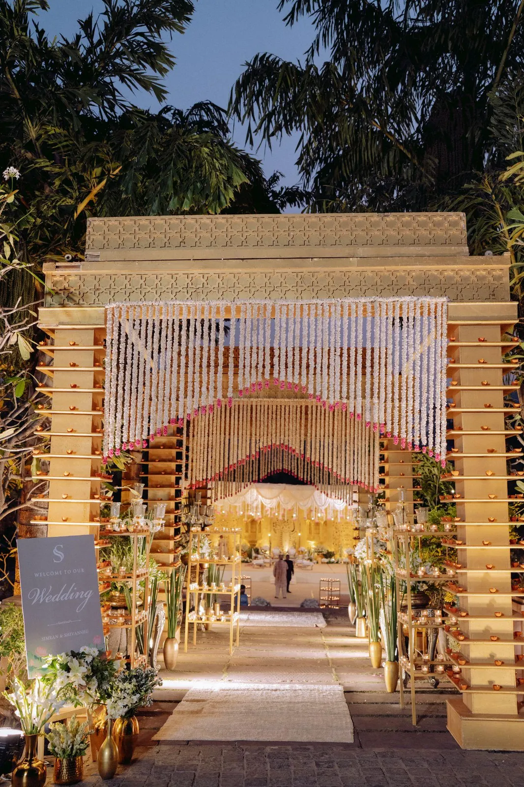 Wedding pheras with live Gujarati vocals — Simran and Shivanshu