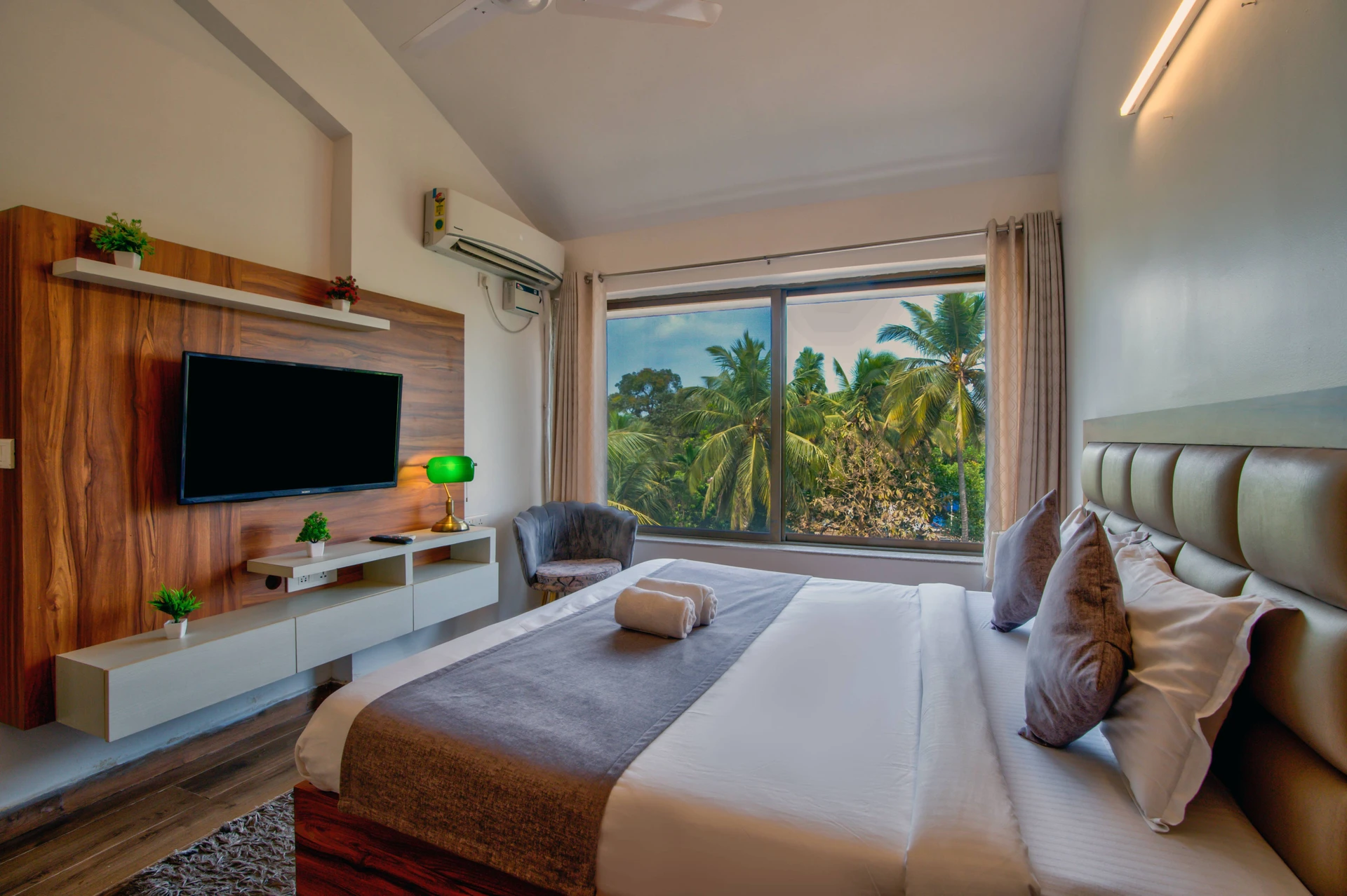 Luxury 3bhk penthouse in goa, 3bhk apartments in goa for family couples, or group of people, Luxury homes in goa candolim