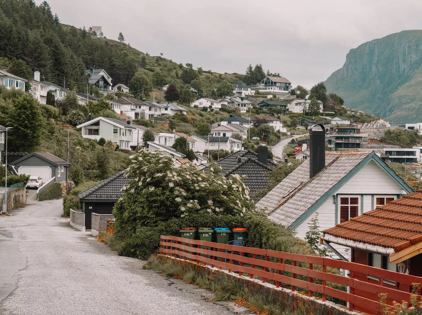 Abstract gradient design featuring smooth transitions from dark gray to black.