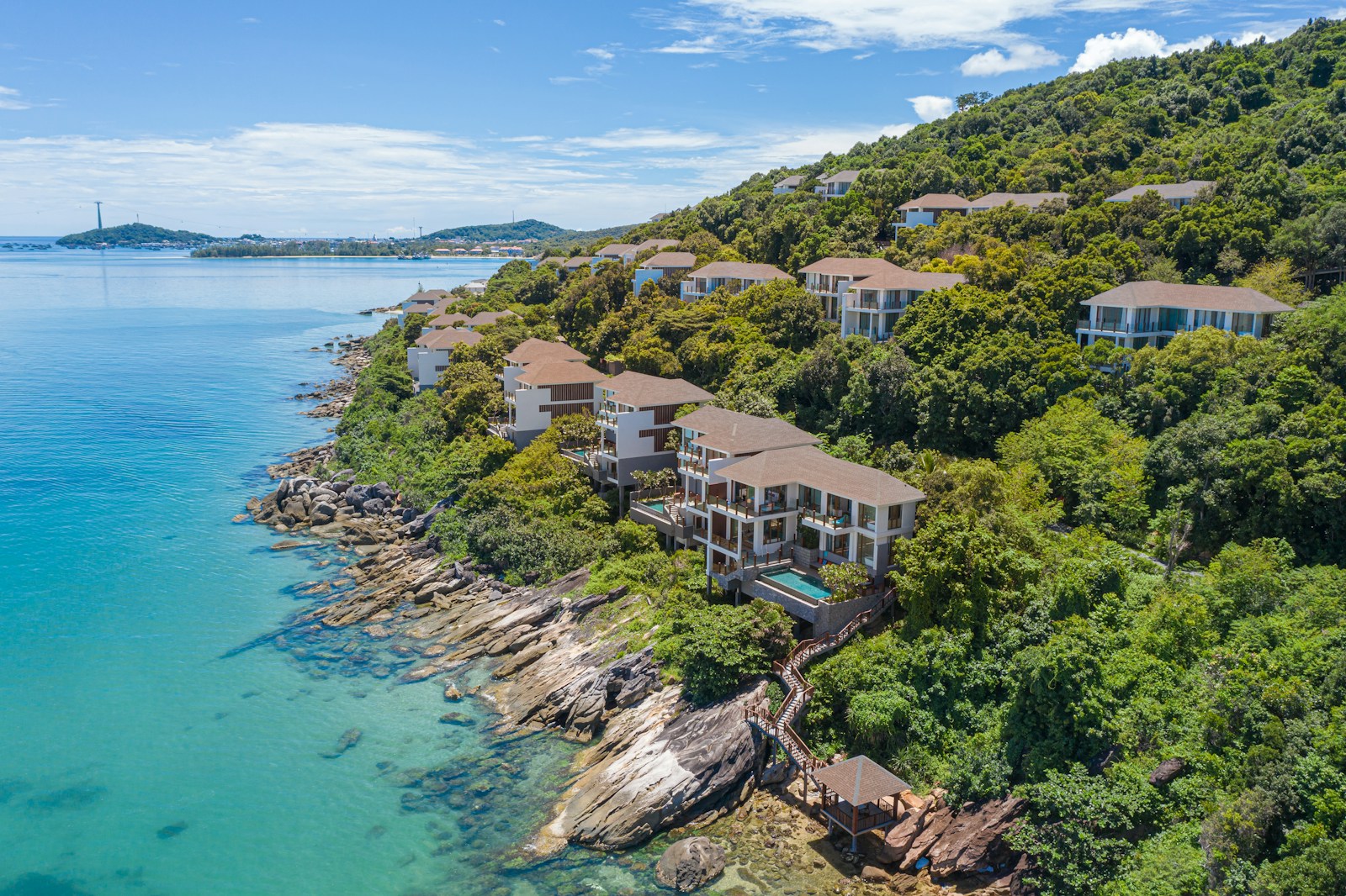 Viviendas junto al mar fotografiadas desde un dron