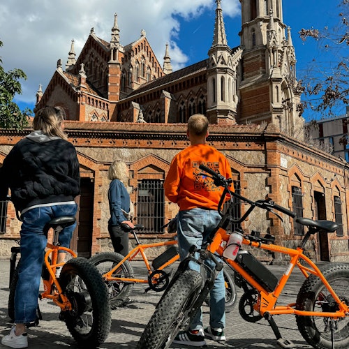 巴塞罗那城市亮点:自行车或电动自行车之旅门票