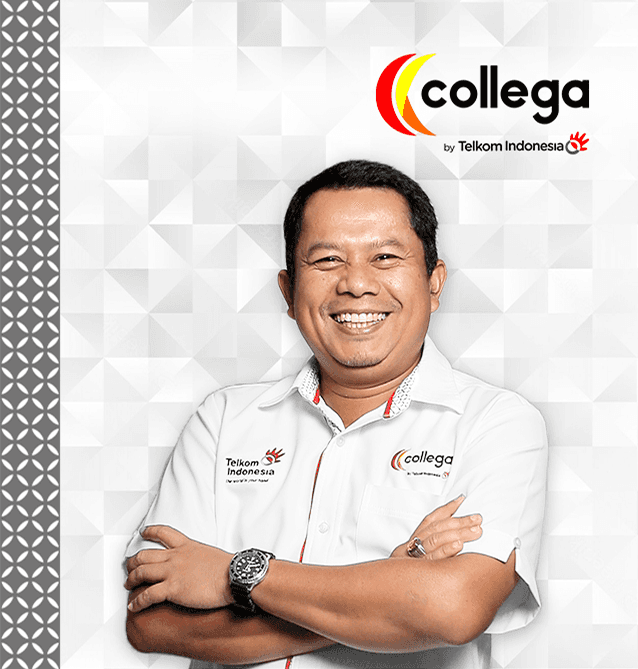 Foto portrait SVP Customer Relations collega Deni Setiawan menggunakan kemeja collega putih