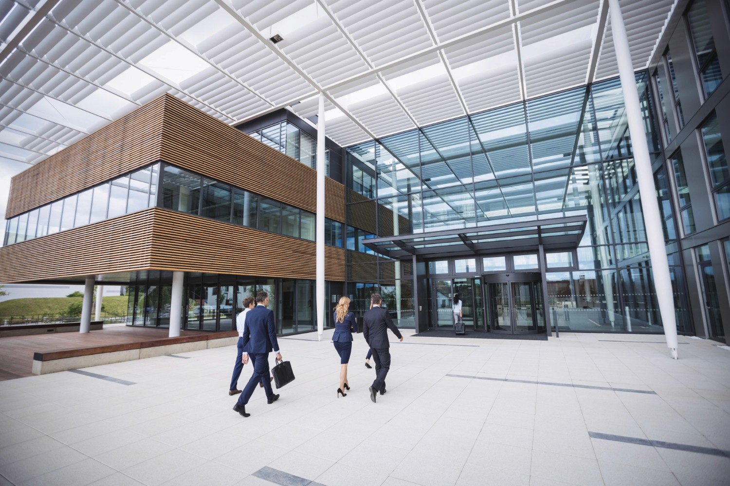 Métiers dans le secteurs du tertiaire avec salaire, compétences et plan d'action pour déccrocher un travail