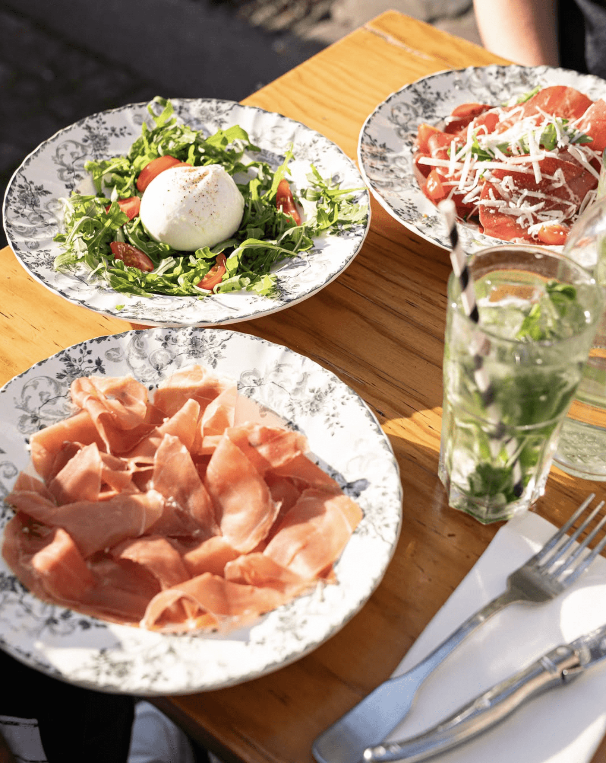 Pizza napolitaine artisanale Bocce avec mozzarella fior di latte