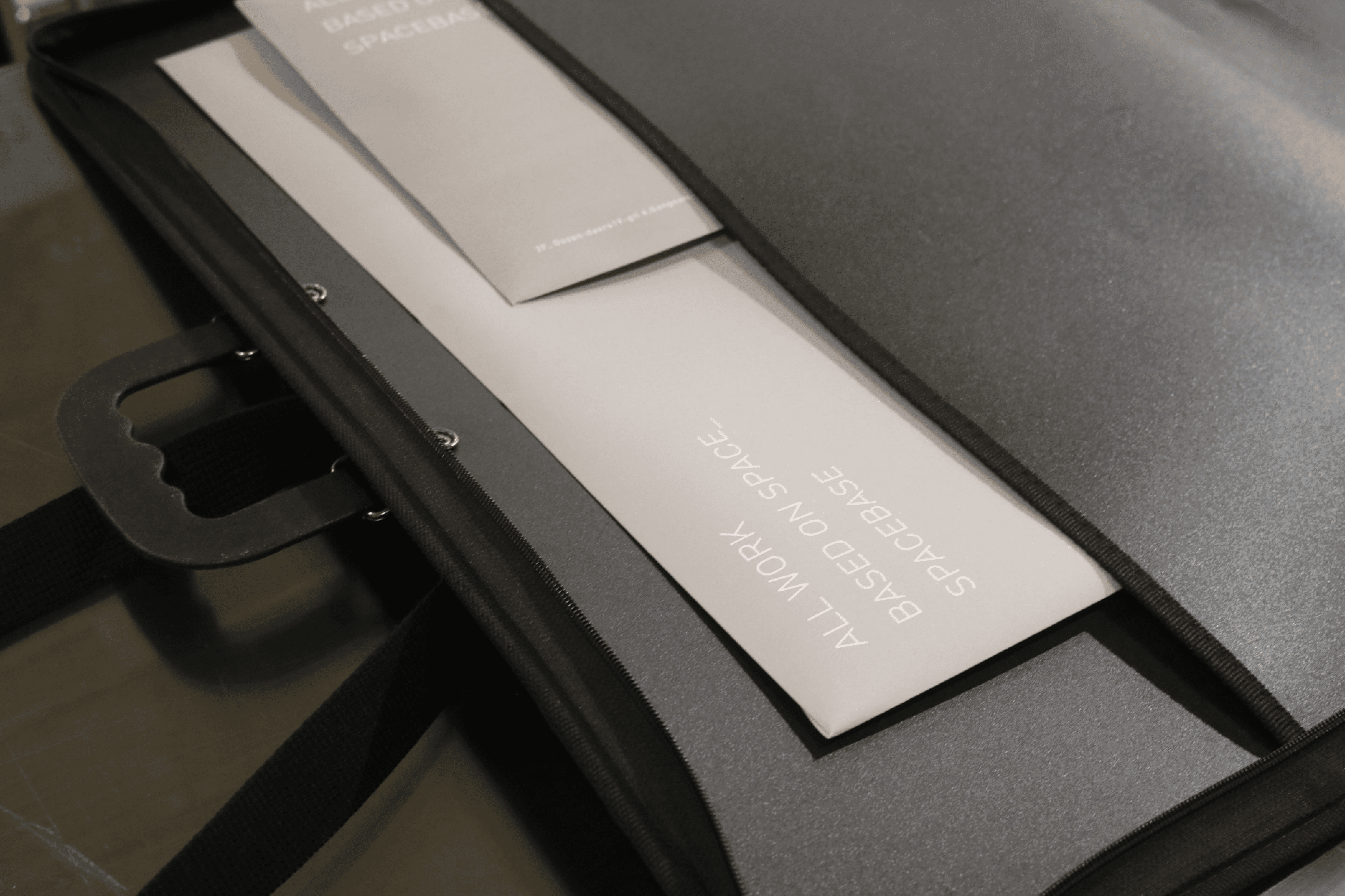 '스베'의 아이덴티티가 담긴 인벨롭(envelope)