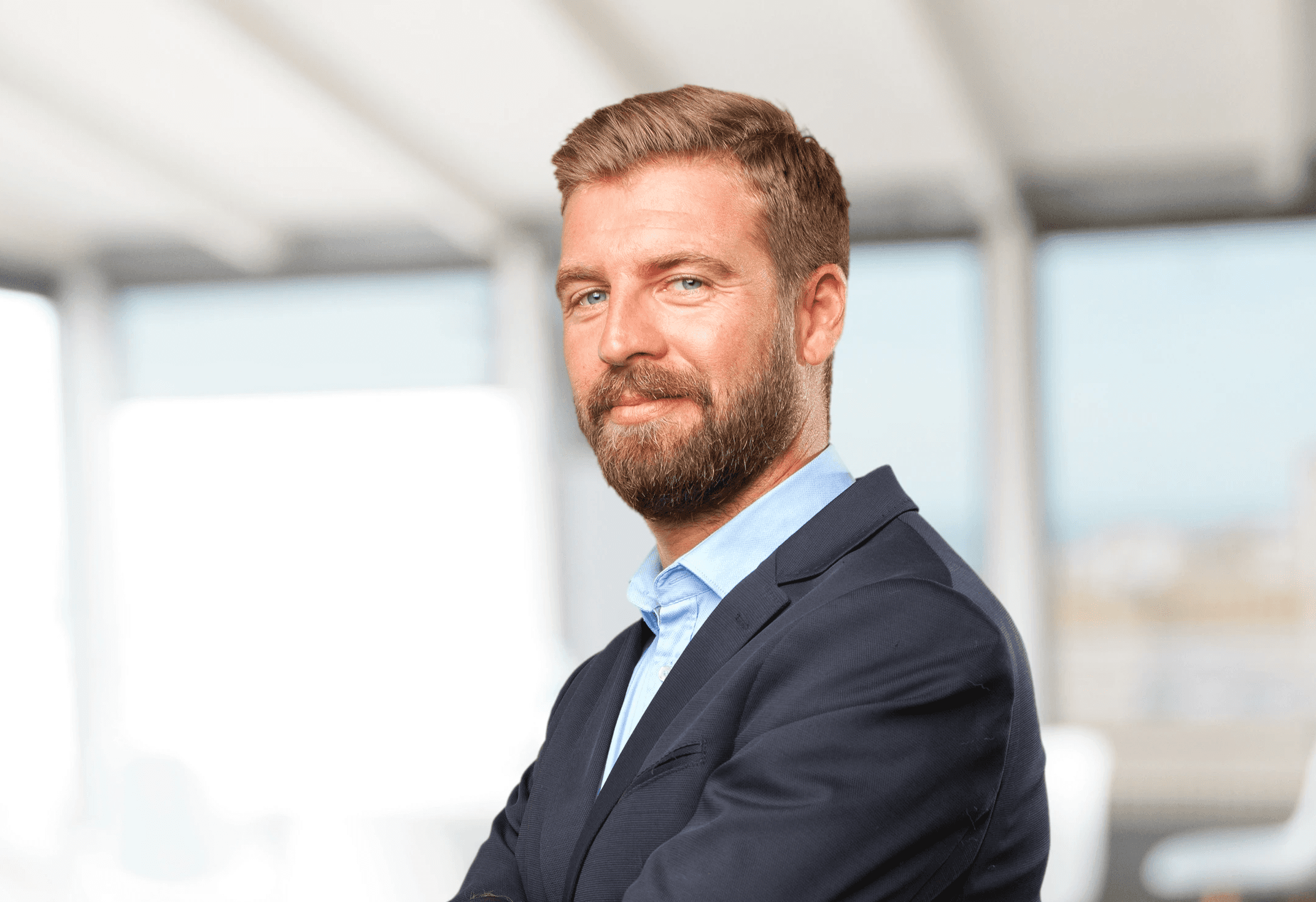 a man in a suit and glasses posing for a picture