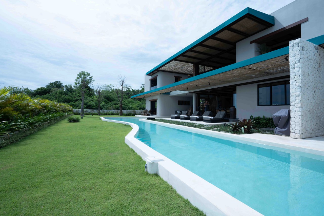 4-bedroom freehold villa with ocean views in Pecatu, Bukit