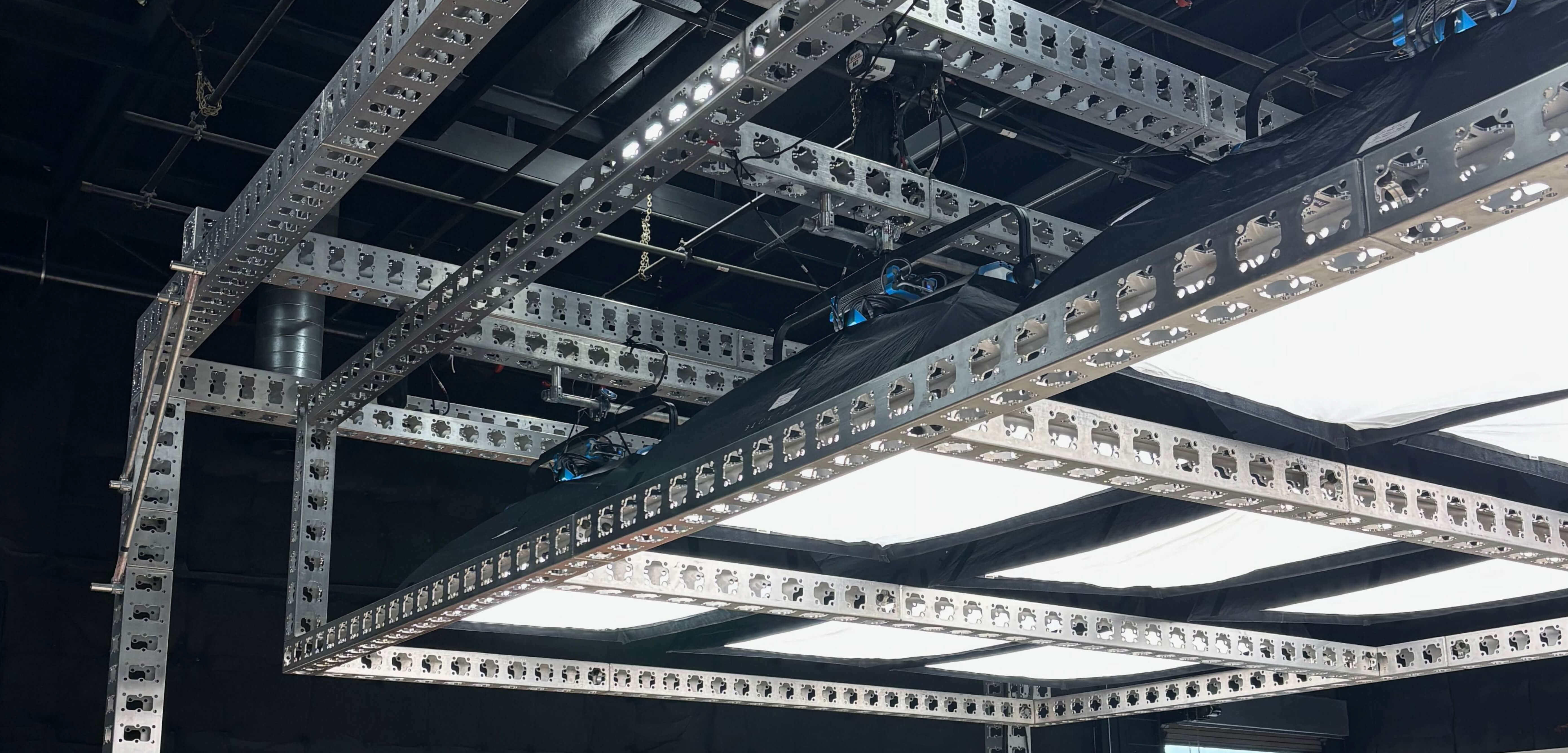 ModX ceiling rig