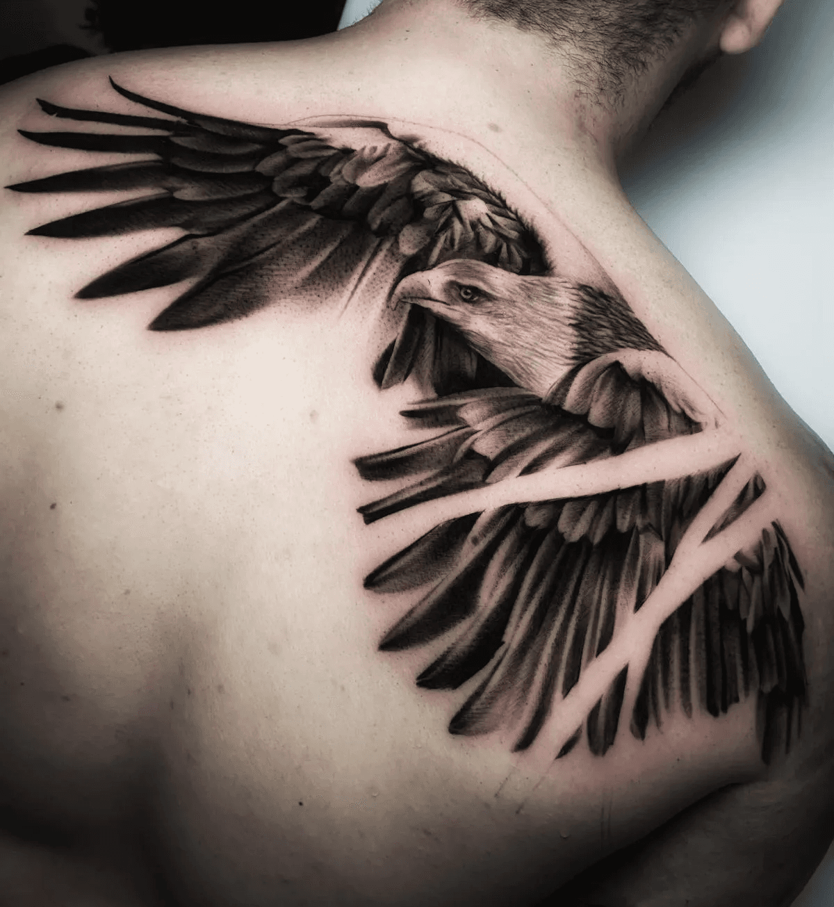 Tatuaje realista en blanco y negro realizado en Móstoles, Madrid