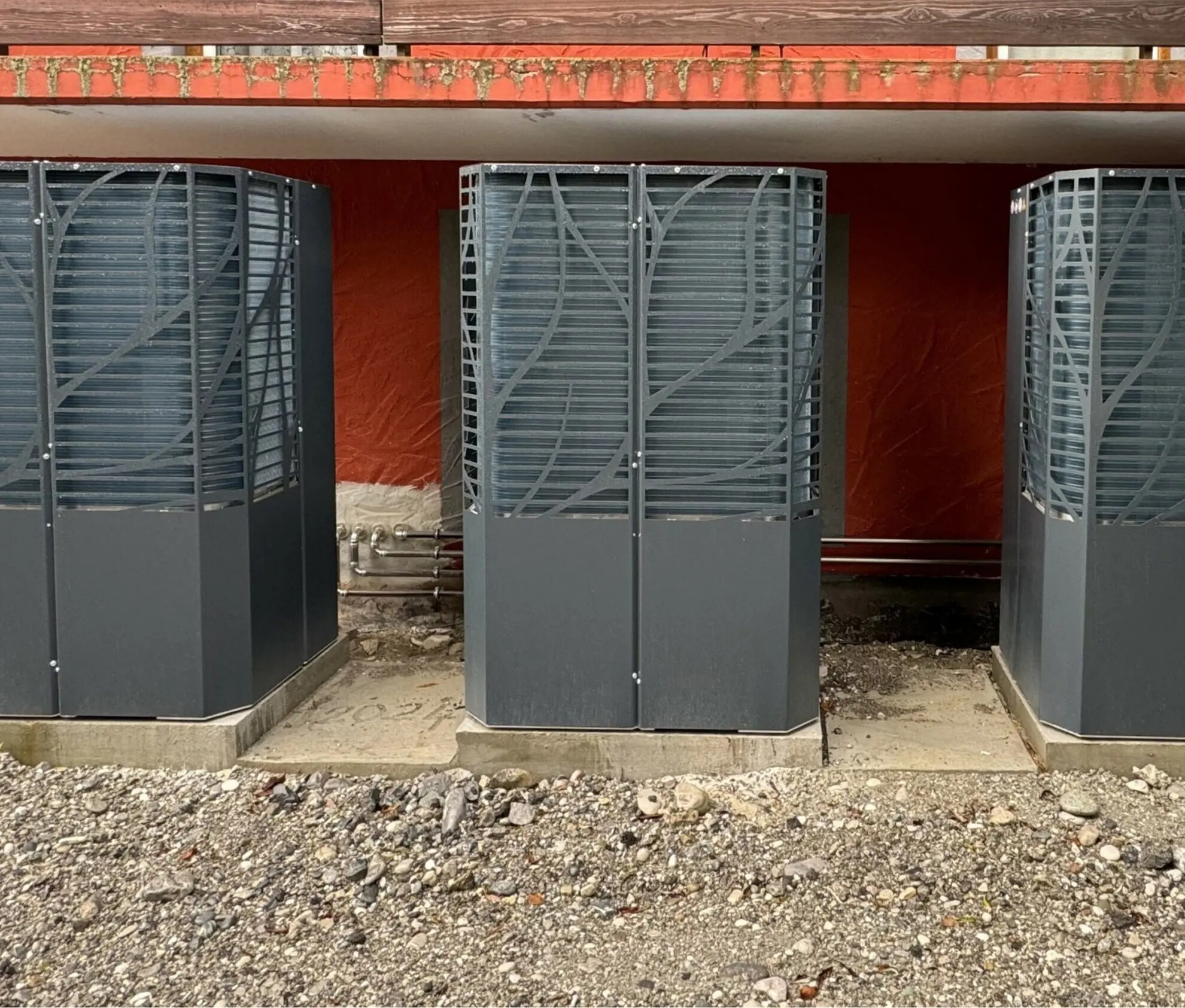 Twee Lambda EUREKA warmtepomp units voor een cascade-installatie