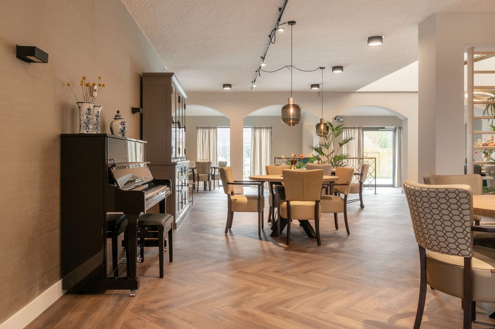 restaurant ouderenzorg met piano