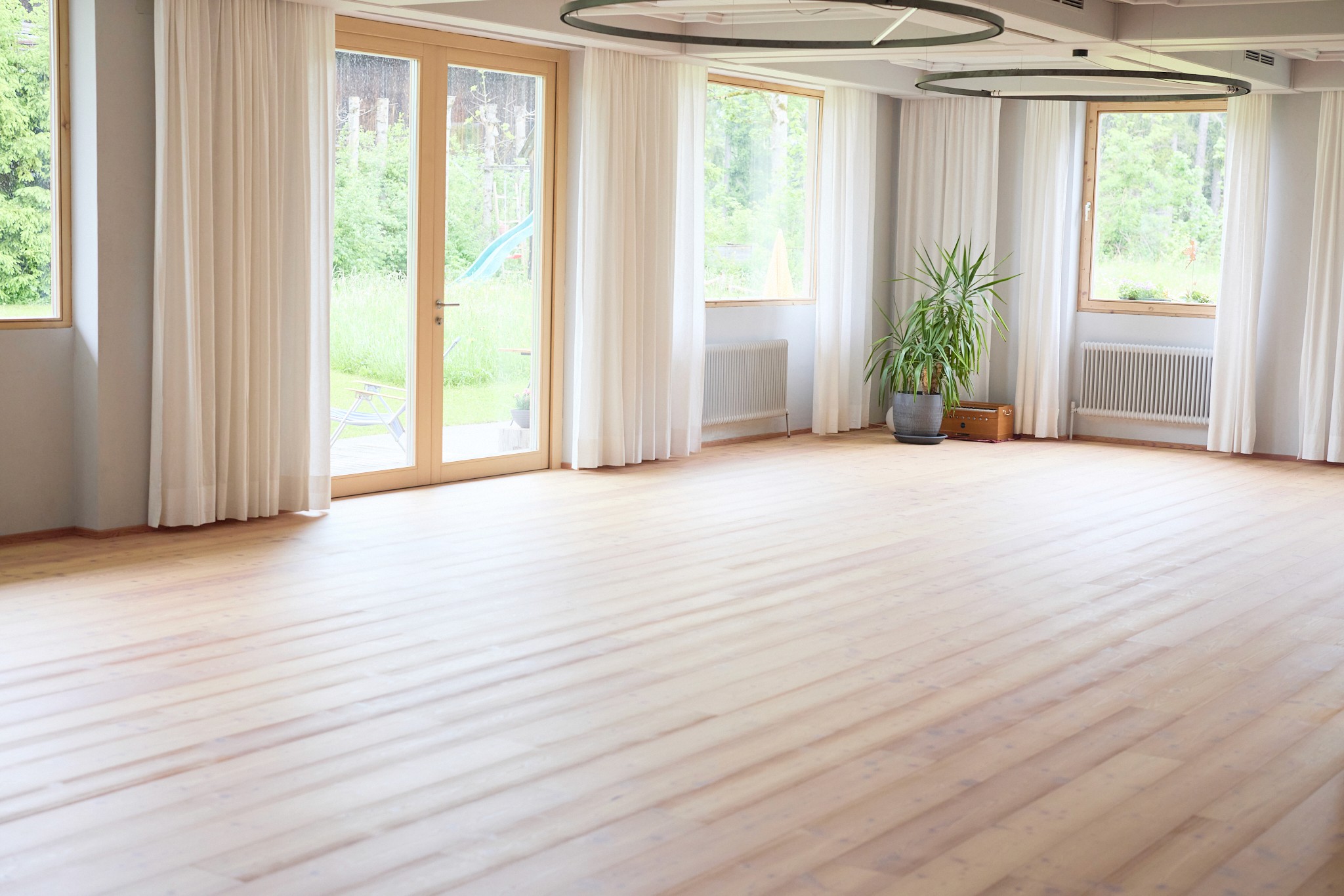 lounge area with sofa