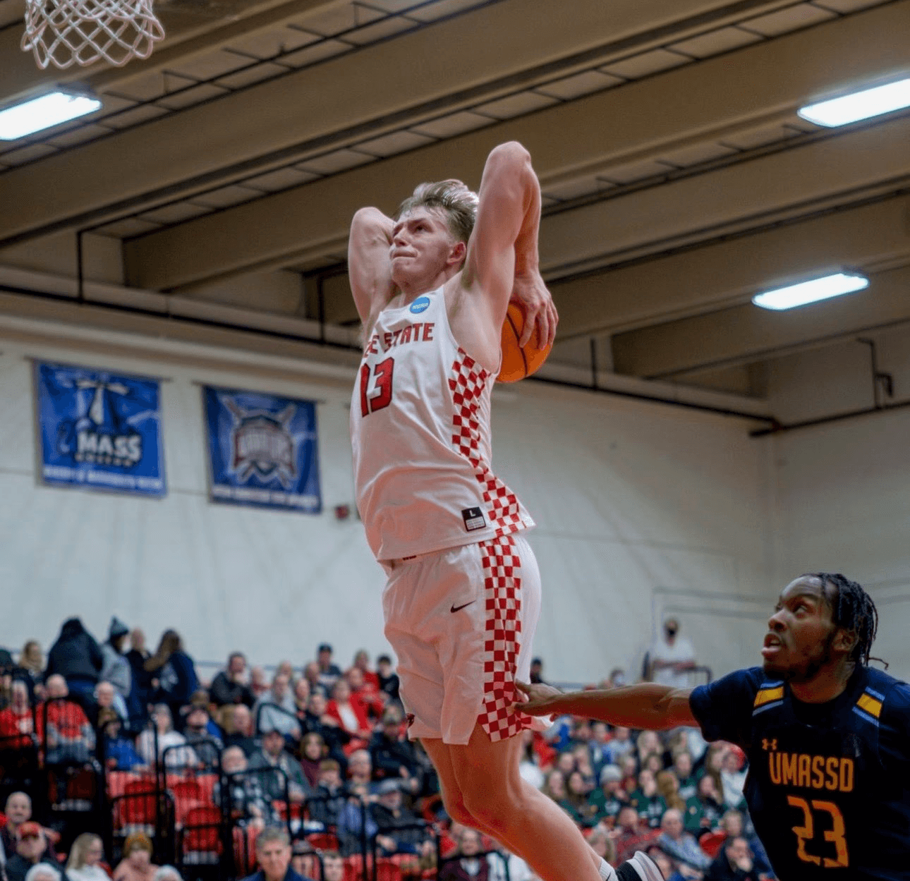 Jeff Hunter playing basketball