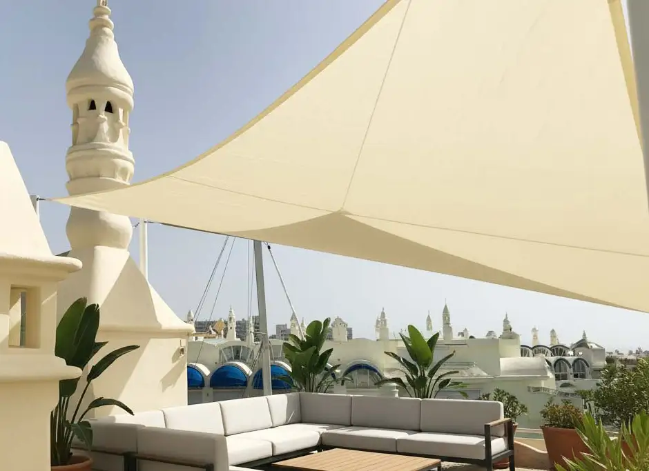 living exterior con velas de sombra shade sails
