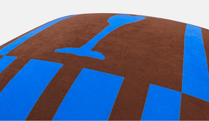 고급스러운 무광택 질감의 스웨이드 쿠션