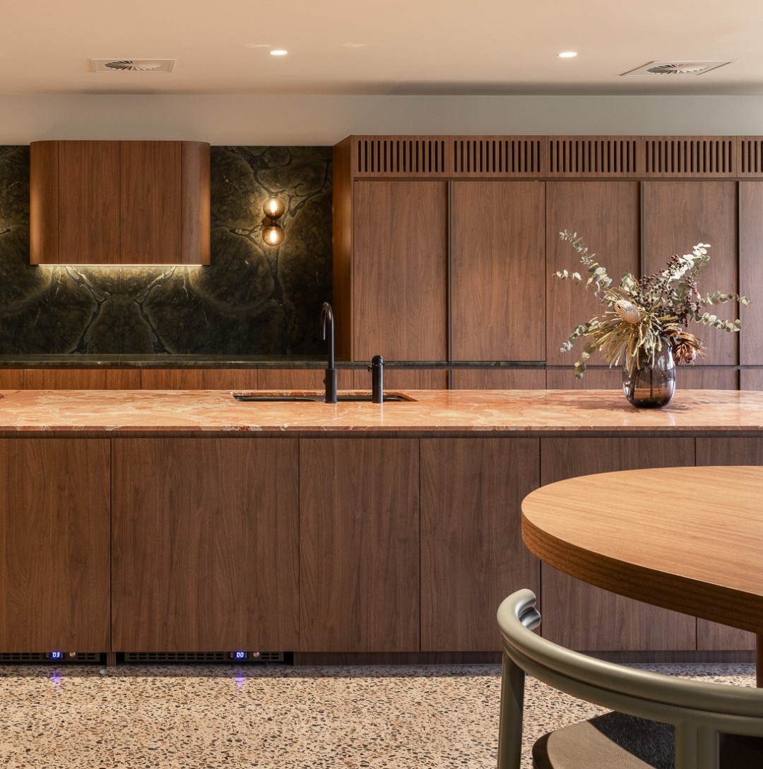 a close up of a bunch of red flowers