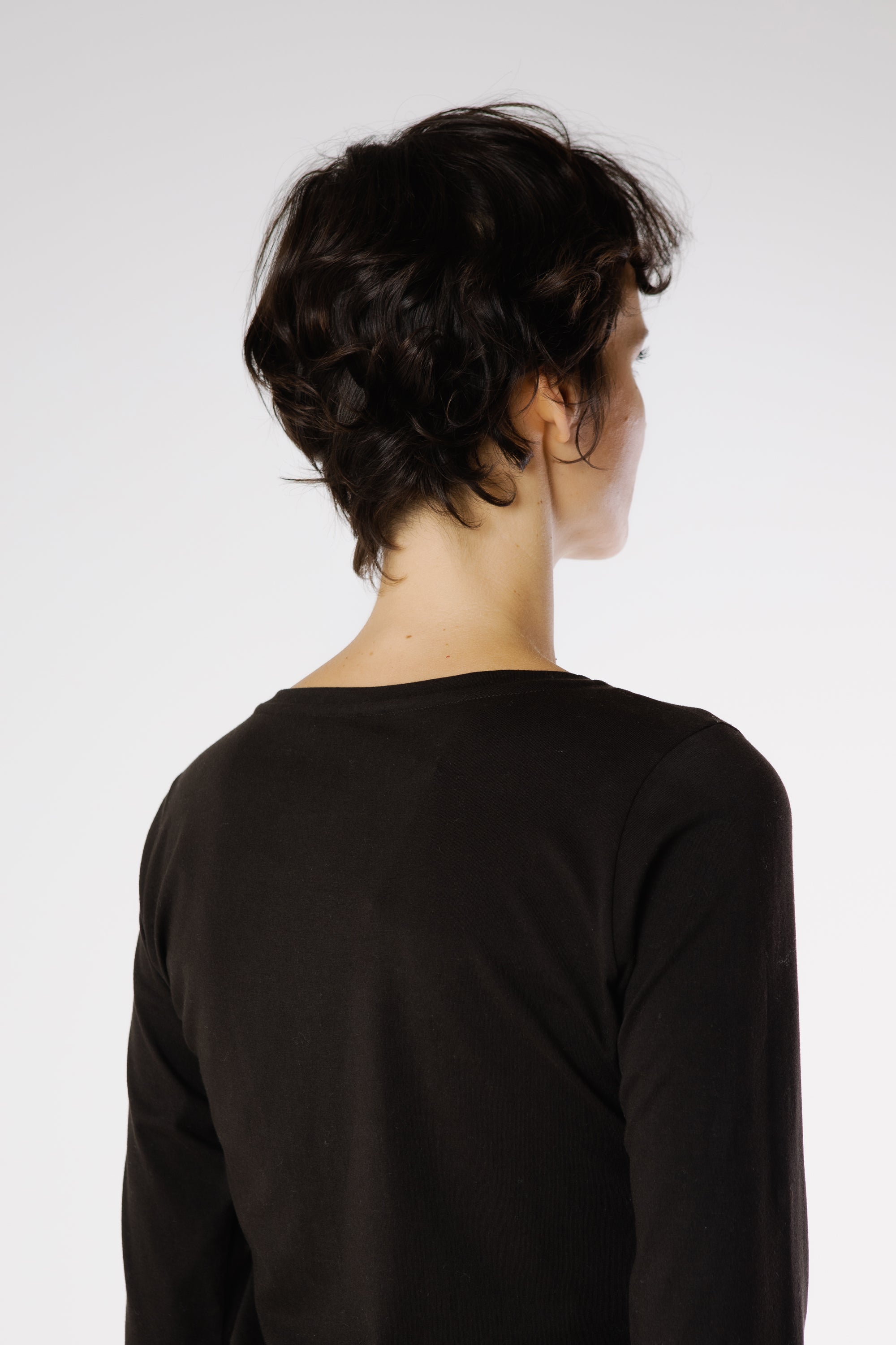 Back view of Fina LaPima longsleeve in Chocko light cotton