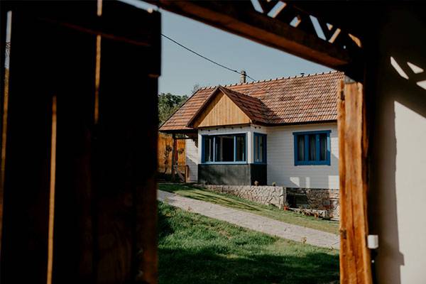 A woman in a baseball cap, blue sky in the background.