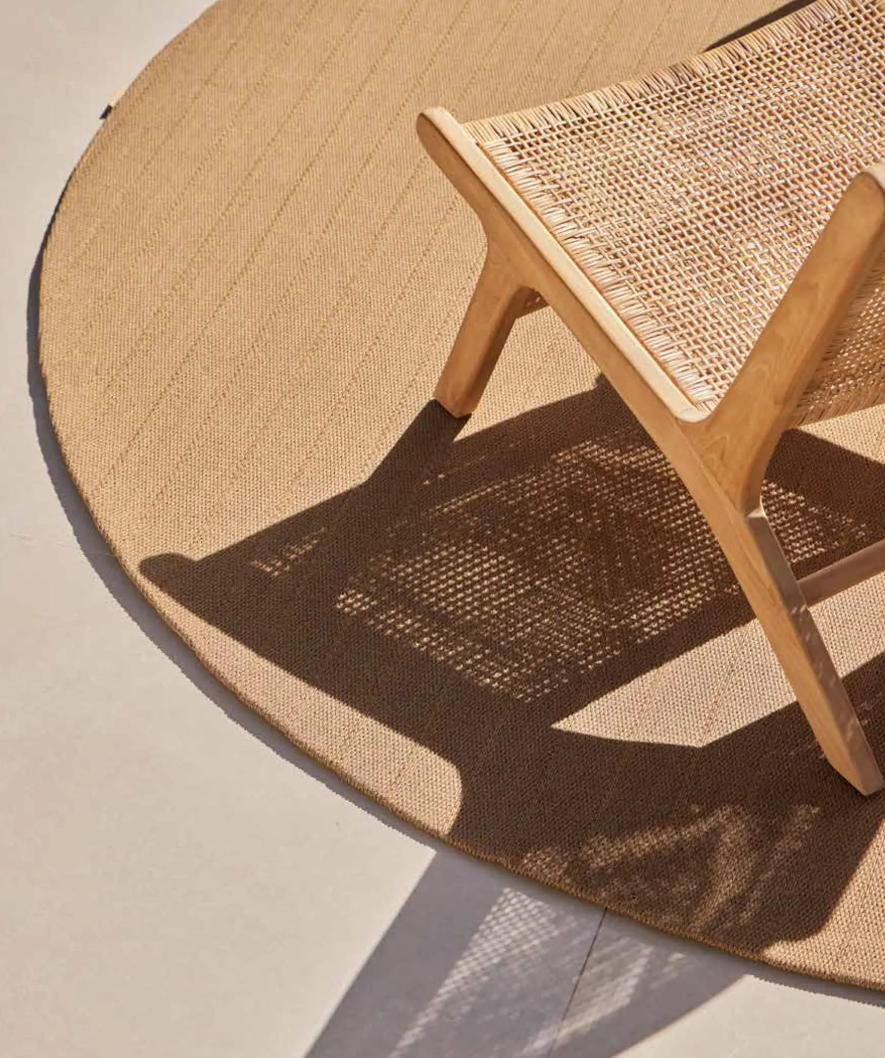 Detalle de alfombra Stone de Naturtex para jardines y terrazas de exterior | ábc concept