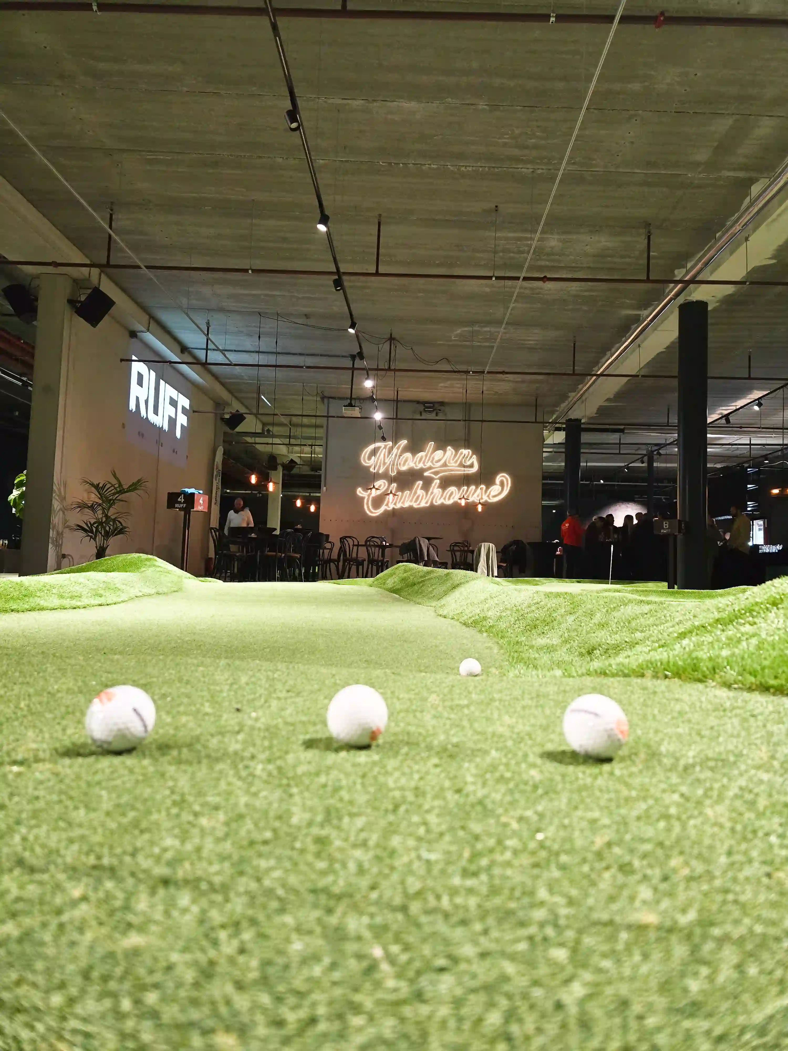 indoor-minigolf-baan-kunstgras-putting-green-ruff-utrecht-vrijetijdsactiviteit
