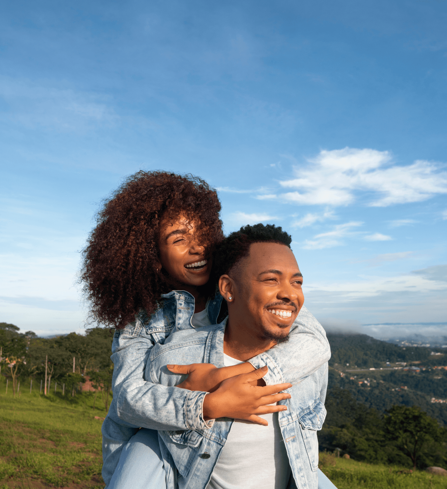 A woam huggng her partner from the back
