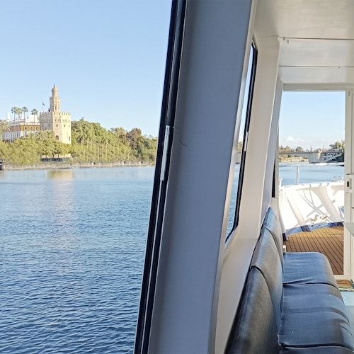 கப்பலில் மதிய உணவு