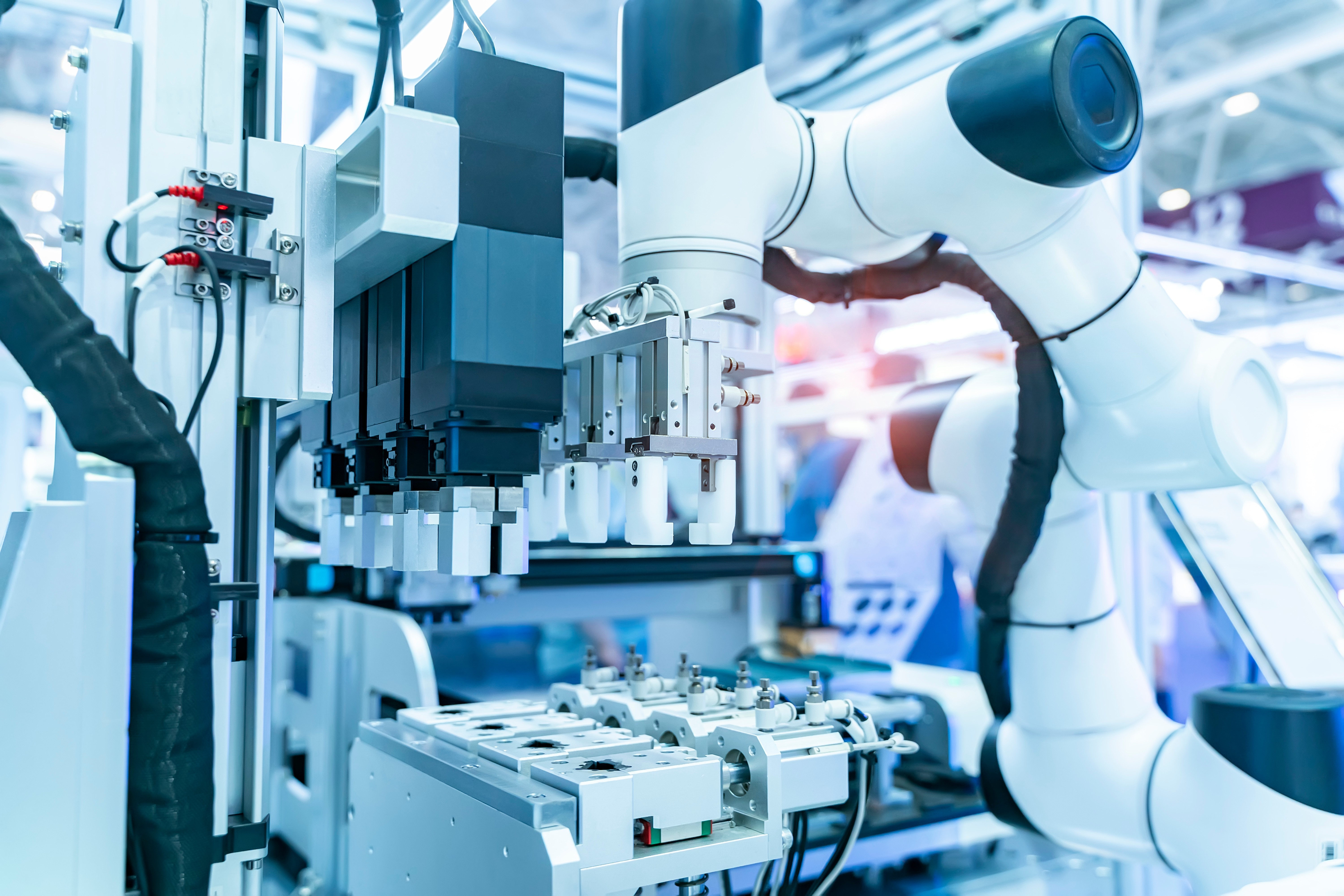 A robotic machine working in a lab.