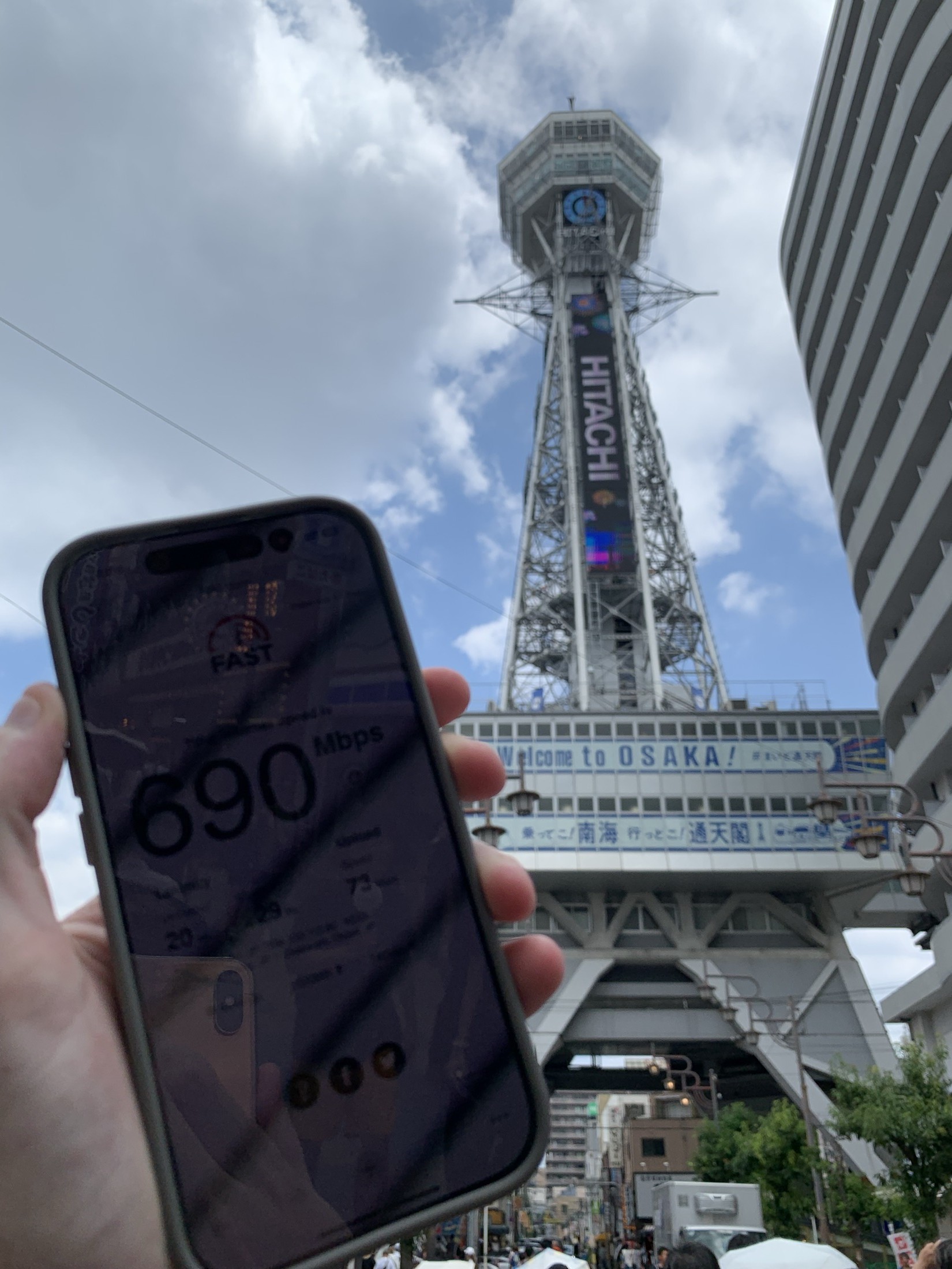 Speed test result of 690 Mbps recorded on a phone at Tennoji / Tsutenkaku, Japan