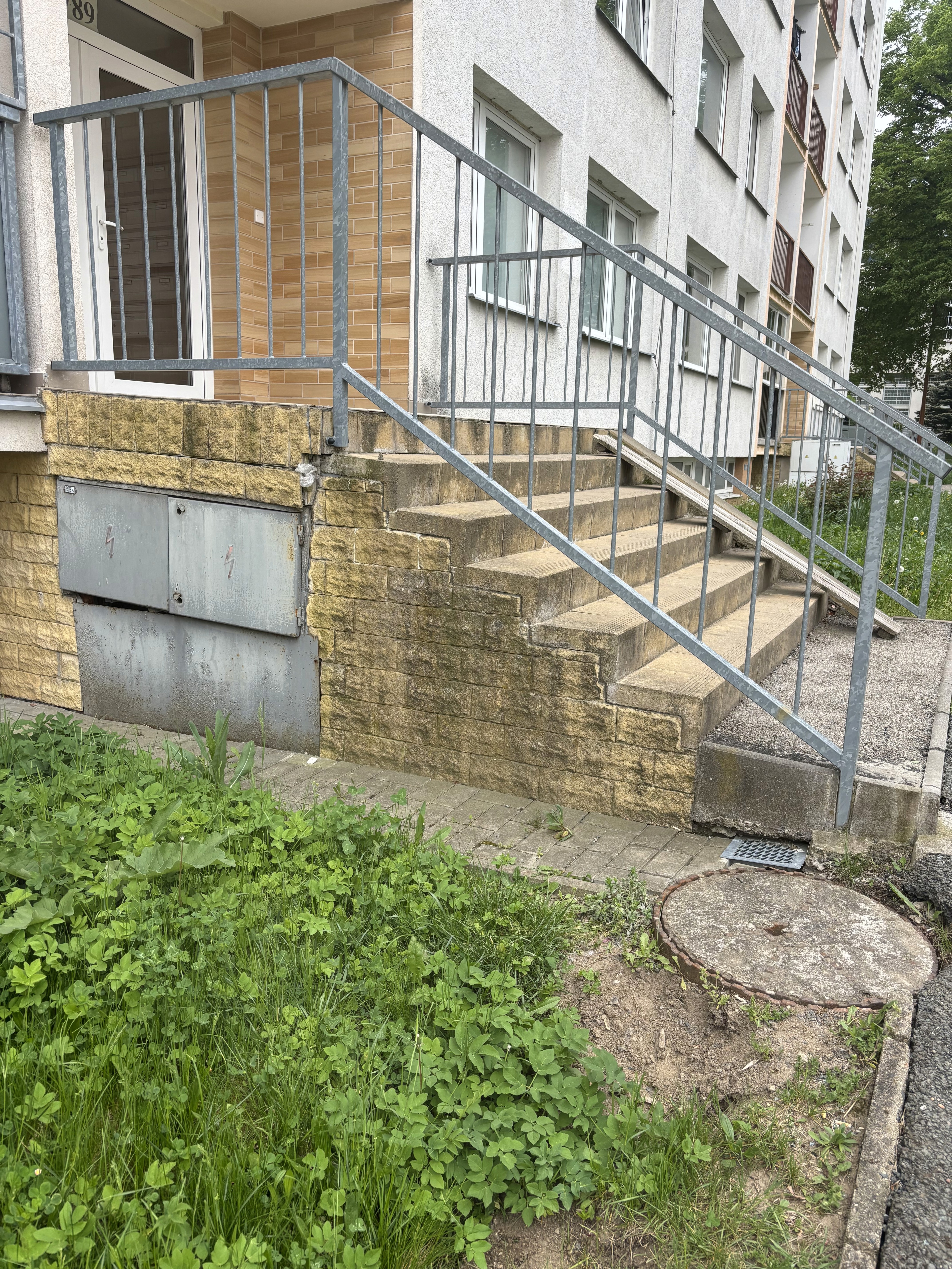 Rekonstrukce vstupních schodišť