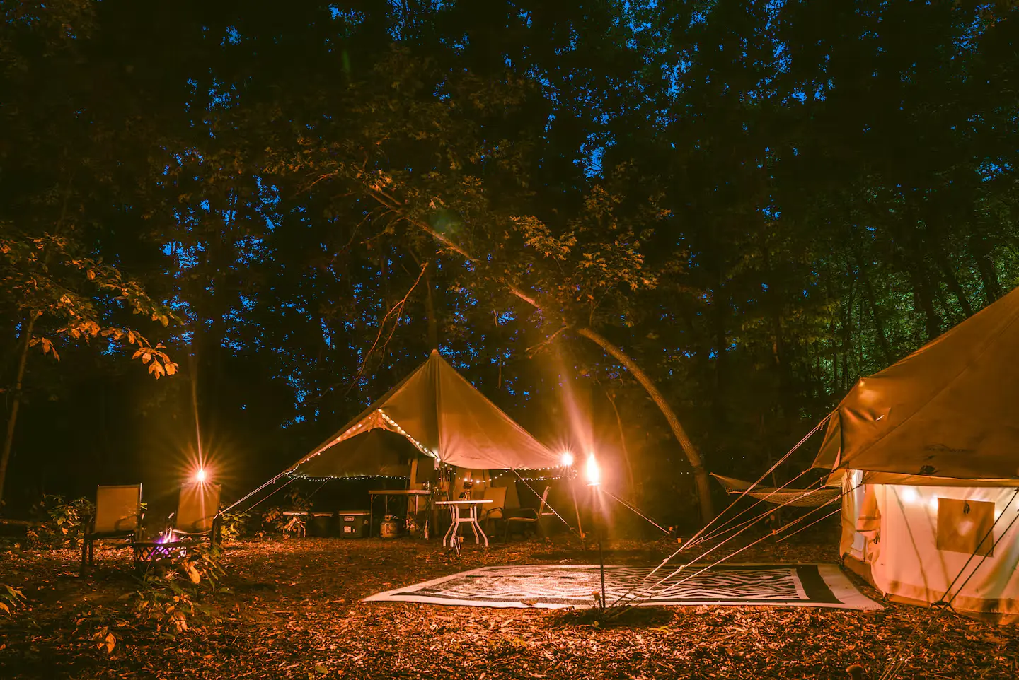 Glamping Getaway queen bed and cozy campsite setup