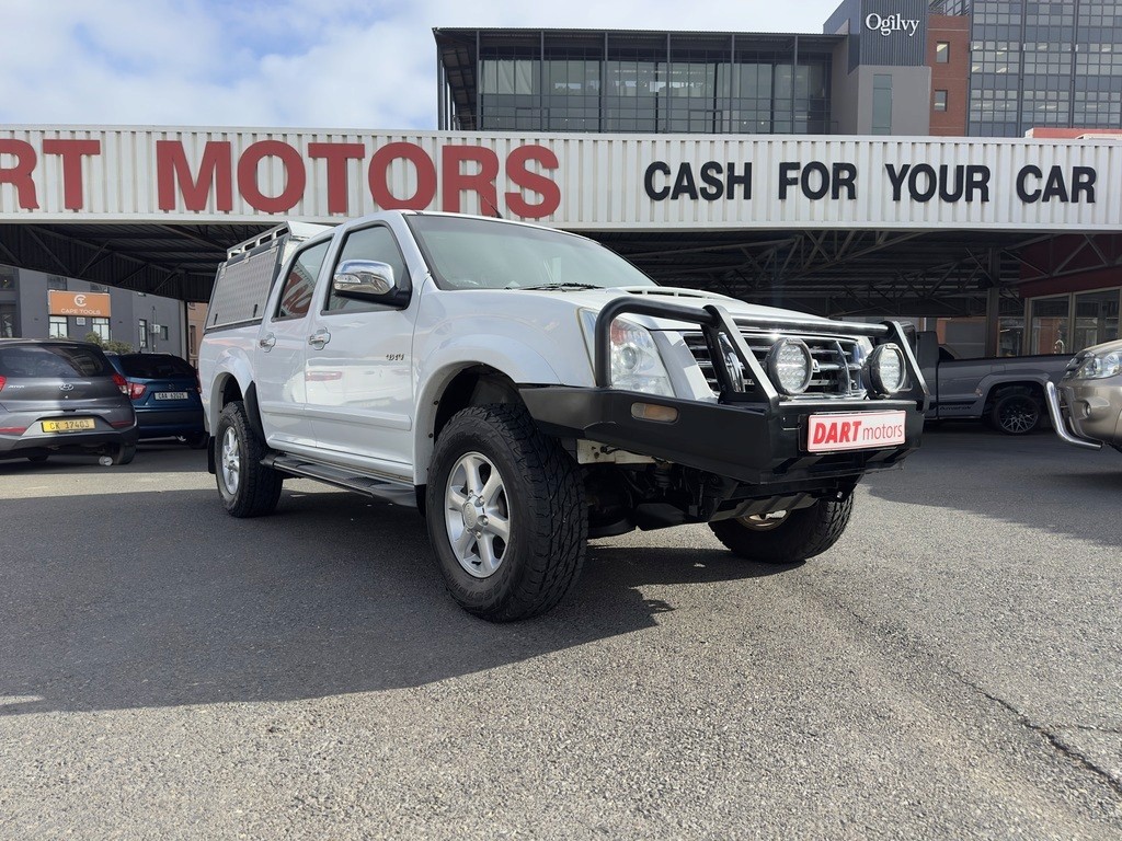 A view of the top of the eiffel tower