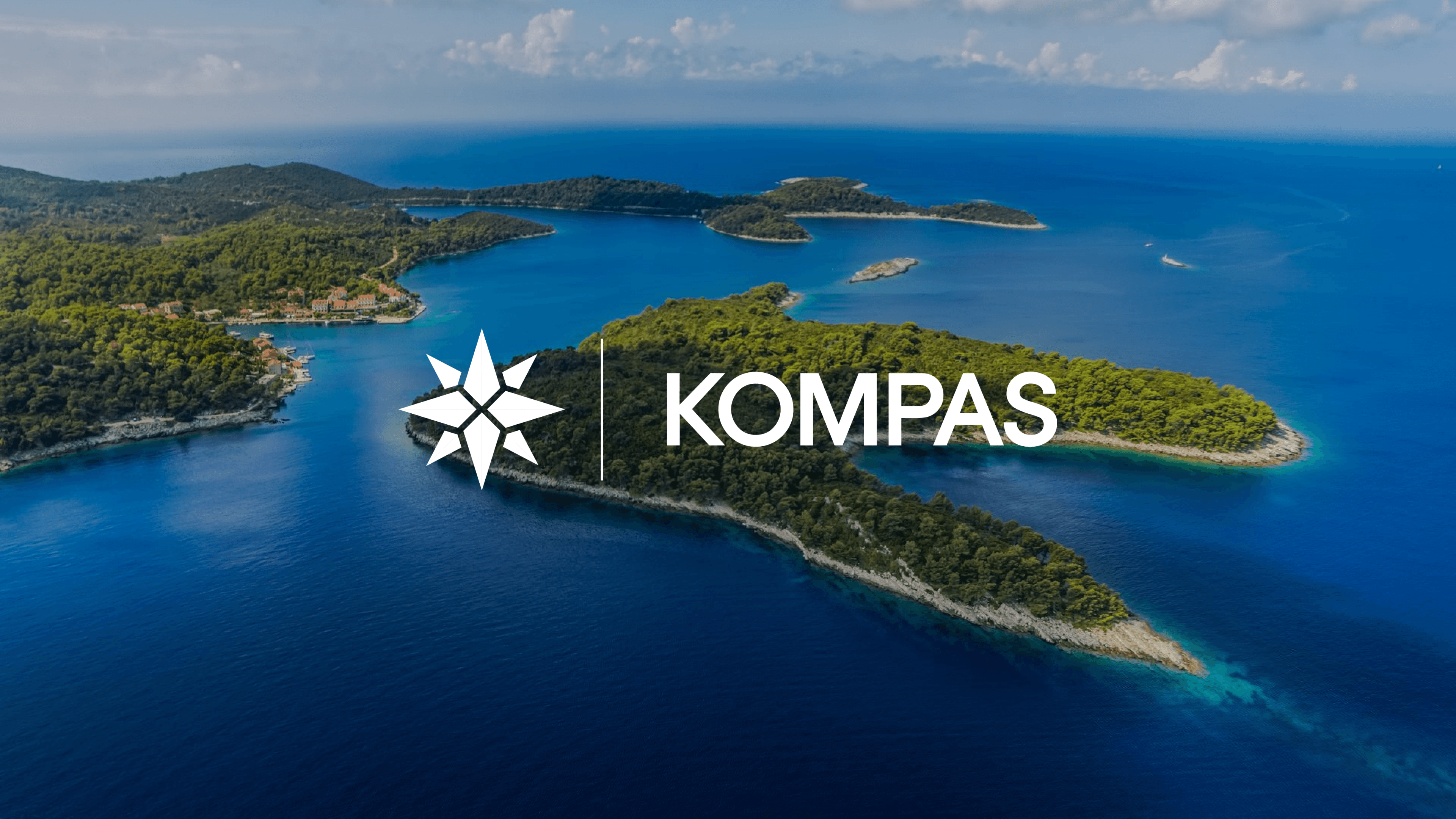 Kompas travel Hero image, Logo in front of island