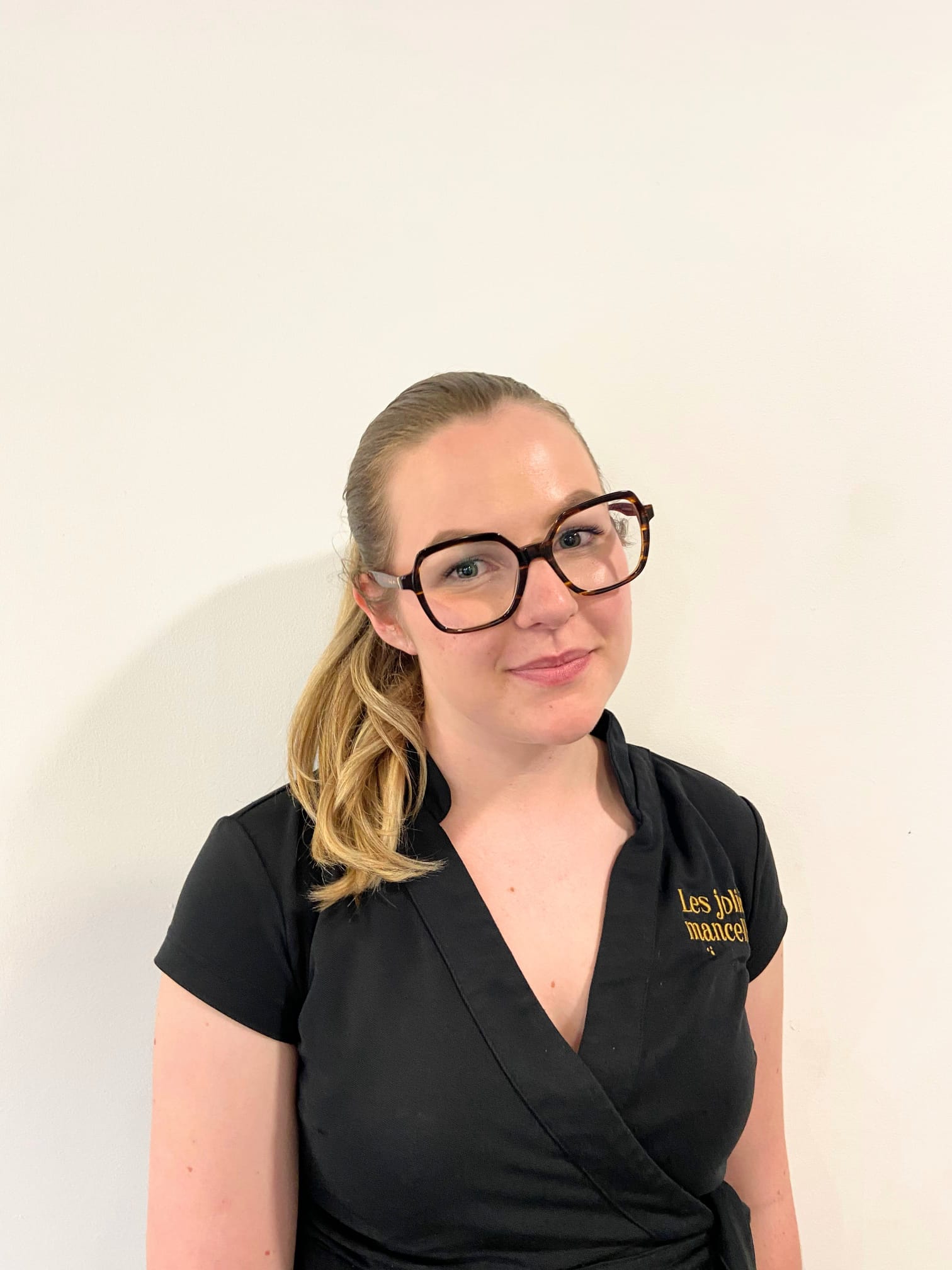 Emma – alternante experte soin corps, soin visage Thalac et maquillage à l’institut Les Jolies Mancelles Écommoy