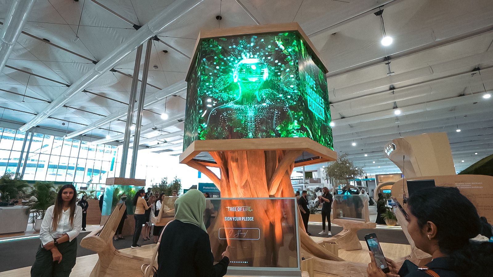 tree-of-life-interactive-media-display-7